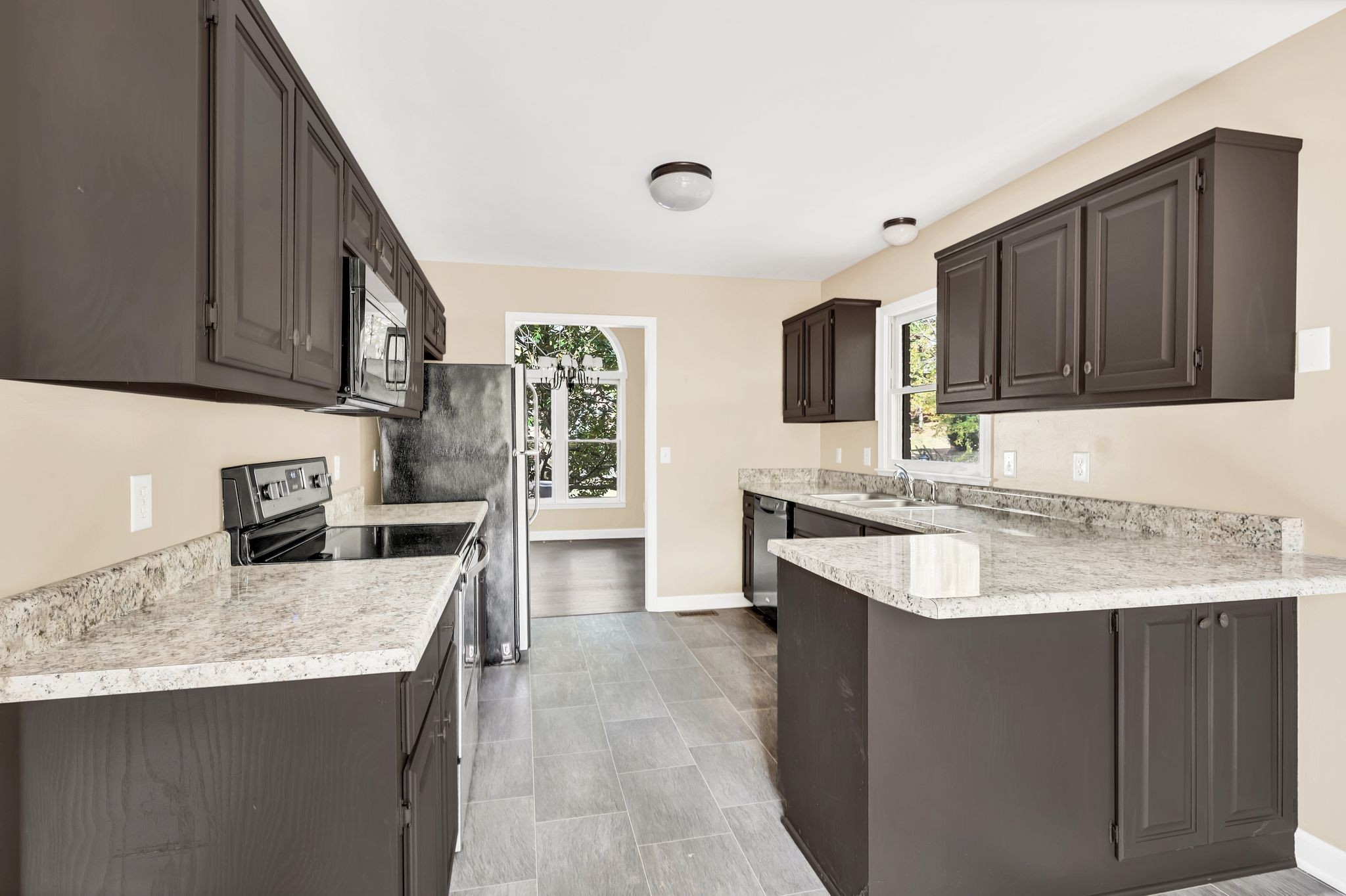 Nashville, Tennessee 37214, United States, 4 Bedrooms Bedrooms, ,3 BathroomsBathrooms,Residential,Active,35557