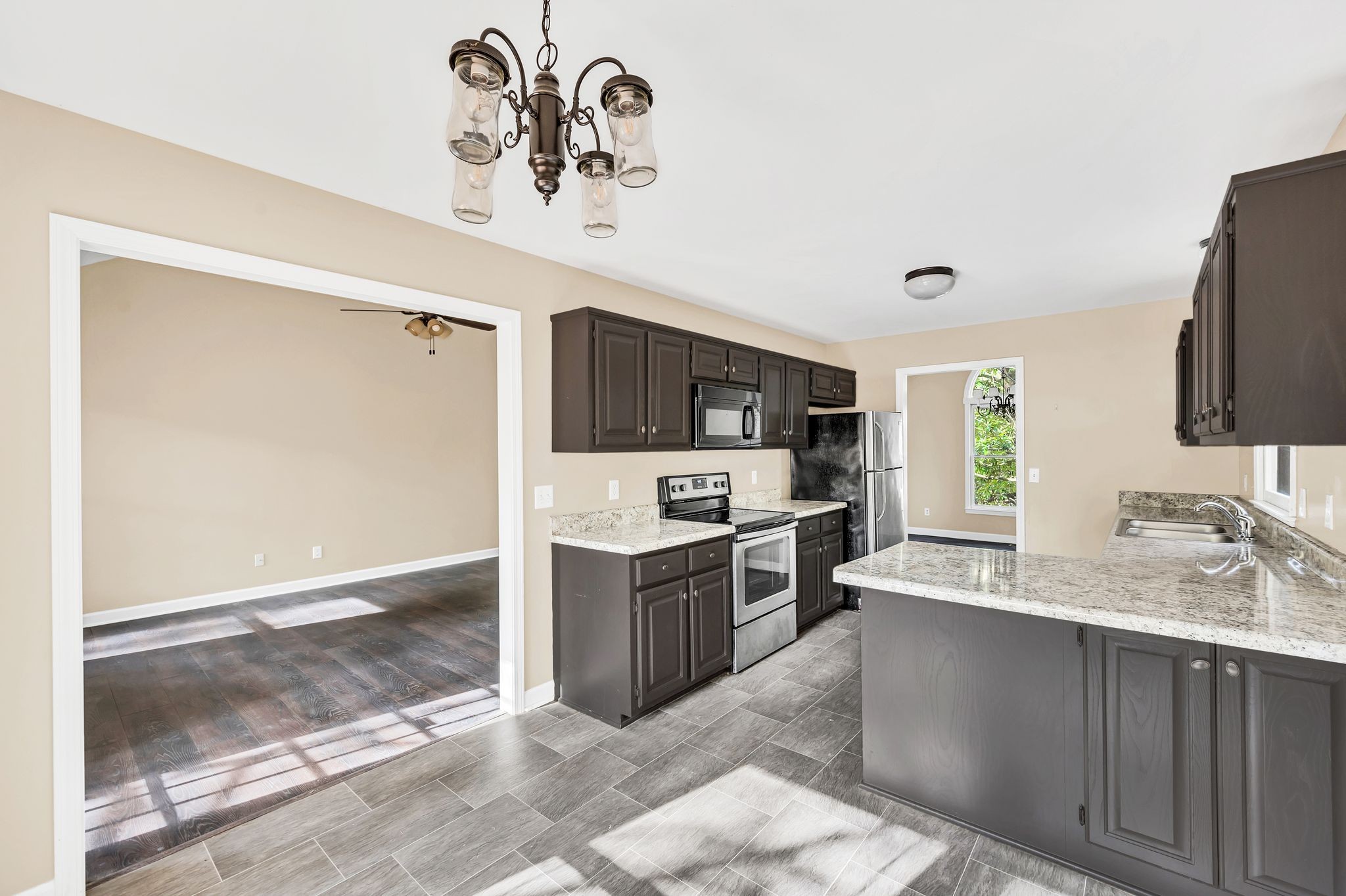 Nashville, Tennessee 37214, United States, 4 Bedrooms Bedrooms, ,3 BathroomsBathrooms,Residential,Active,35557