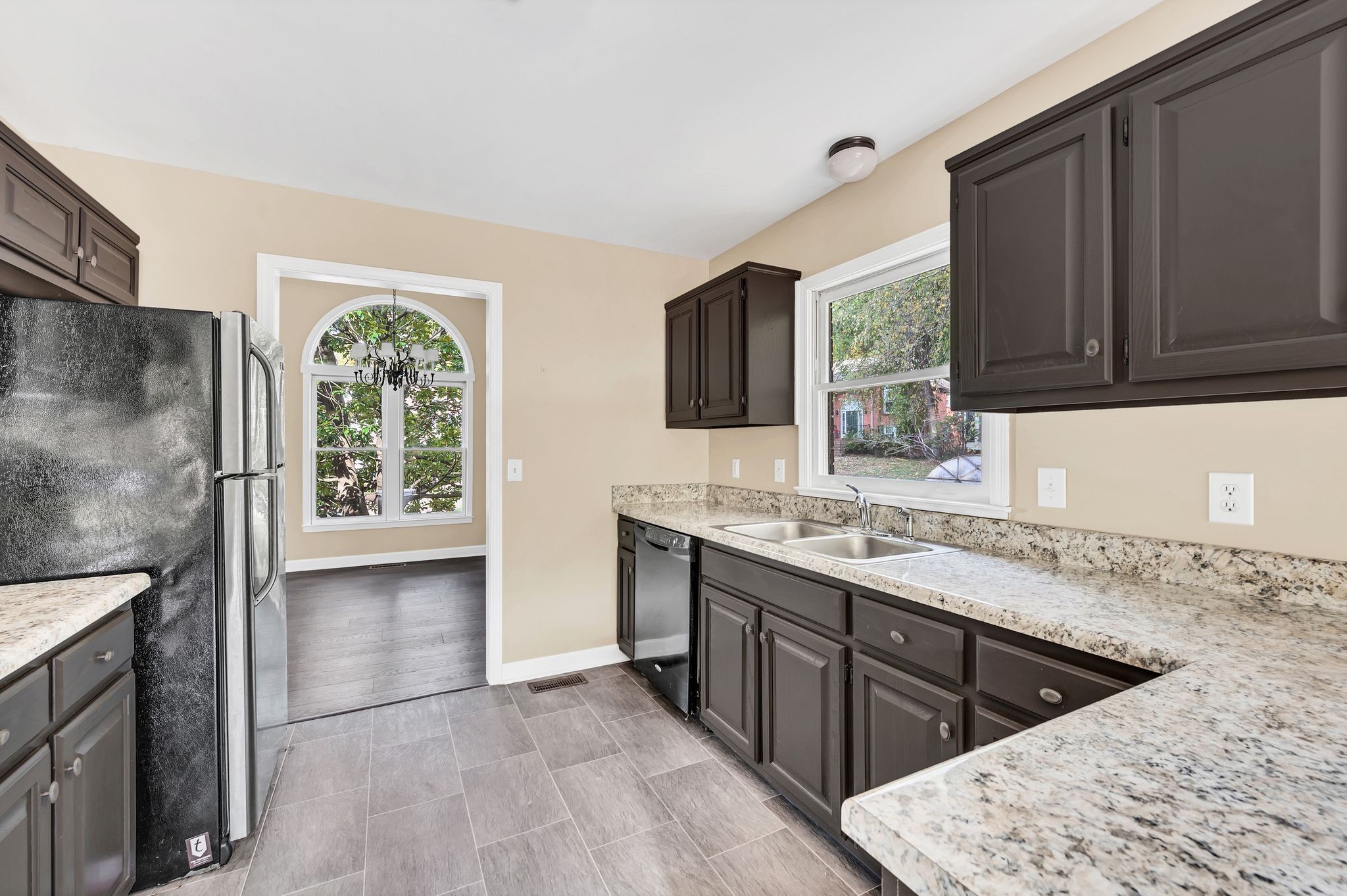 Nashville, Tennessee 37214, United States, 4 Bedrooms Bedrooms, ,3 BathroomsBathrooms,Residential,Active,35557