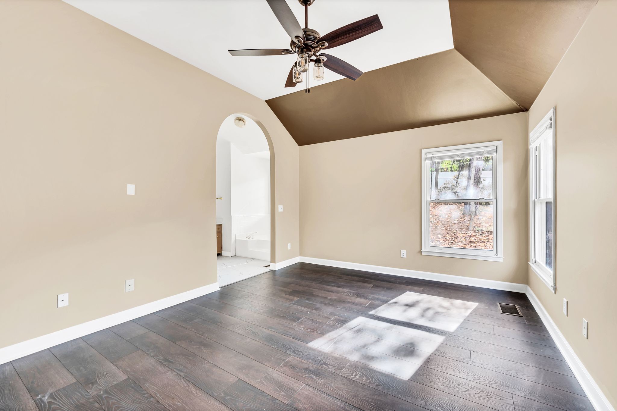 Nashville, Tennessee 37214, United States, 4 Bedrooms Bedrooms, ,3 BathroomsBathrooms,Residential,Active,35557