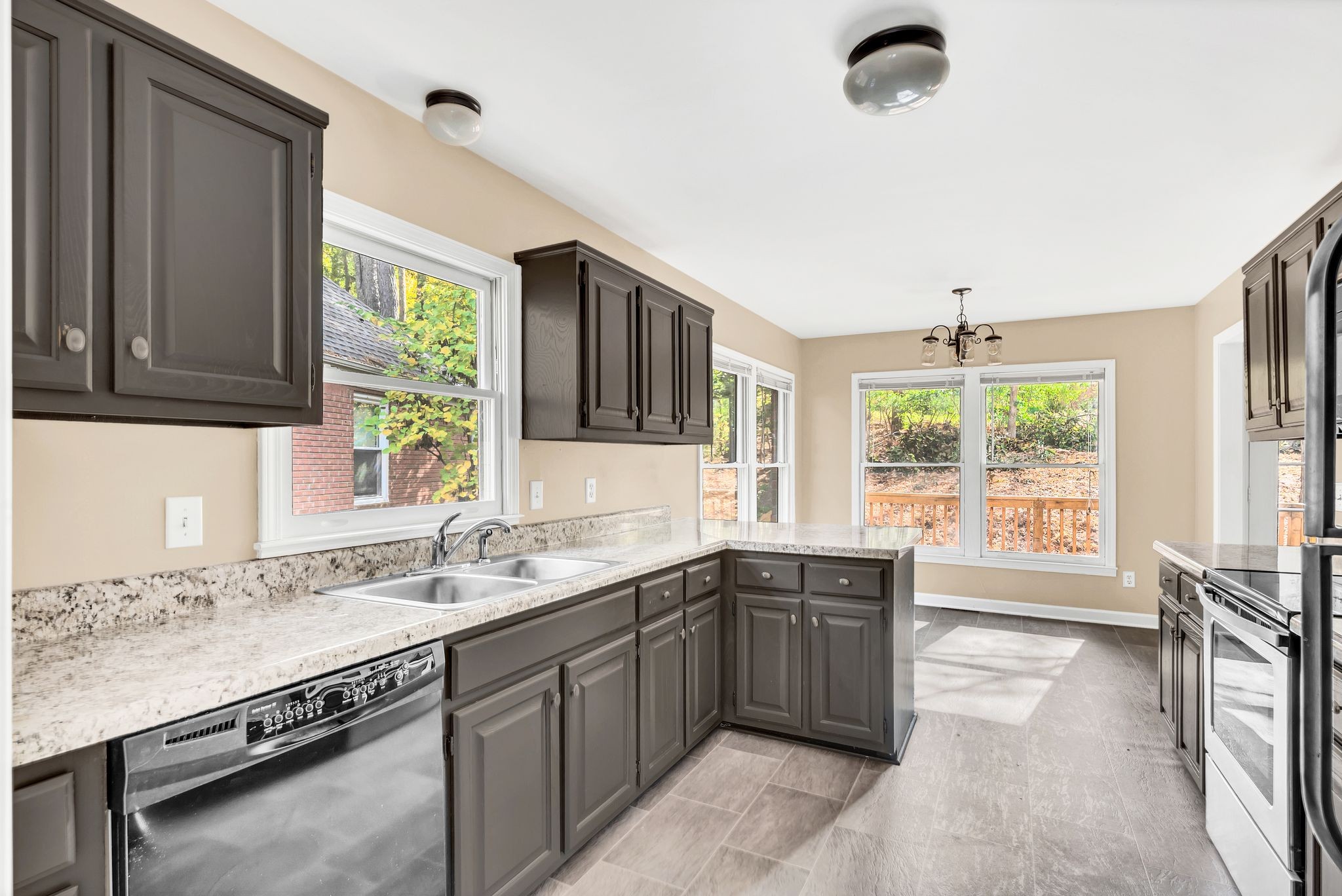 Nashville, Tennessee 37214, United States, 4 Bedrooms Bedrooms, ,3 BathroomsBathrooms,Residential,Active,35557