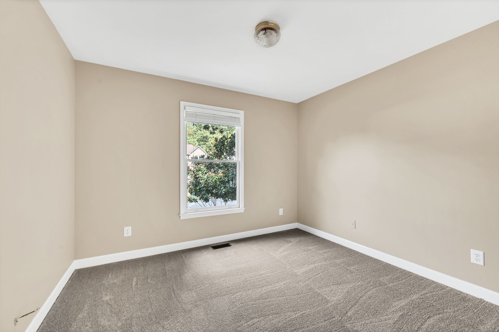 Nashville, Tennessee 37214, United States, 4 Bedrooms Bedrooms, ,3 BathroomsBathrooms,Residential,Active,35557