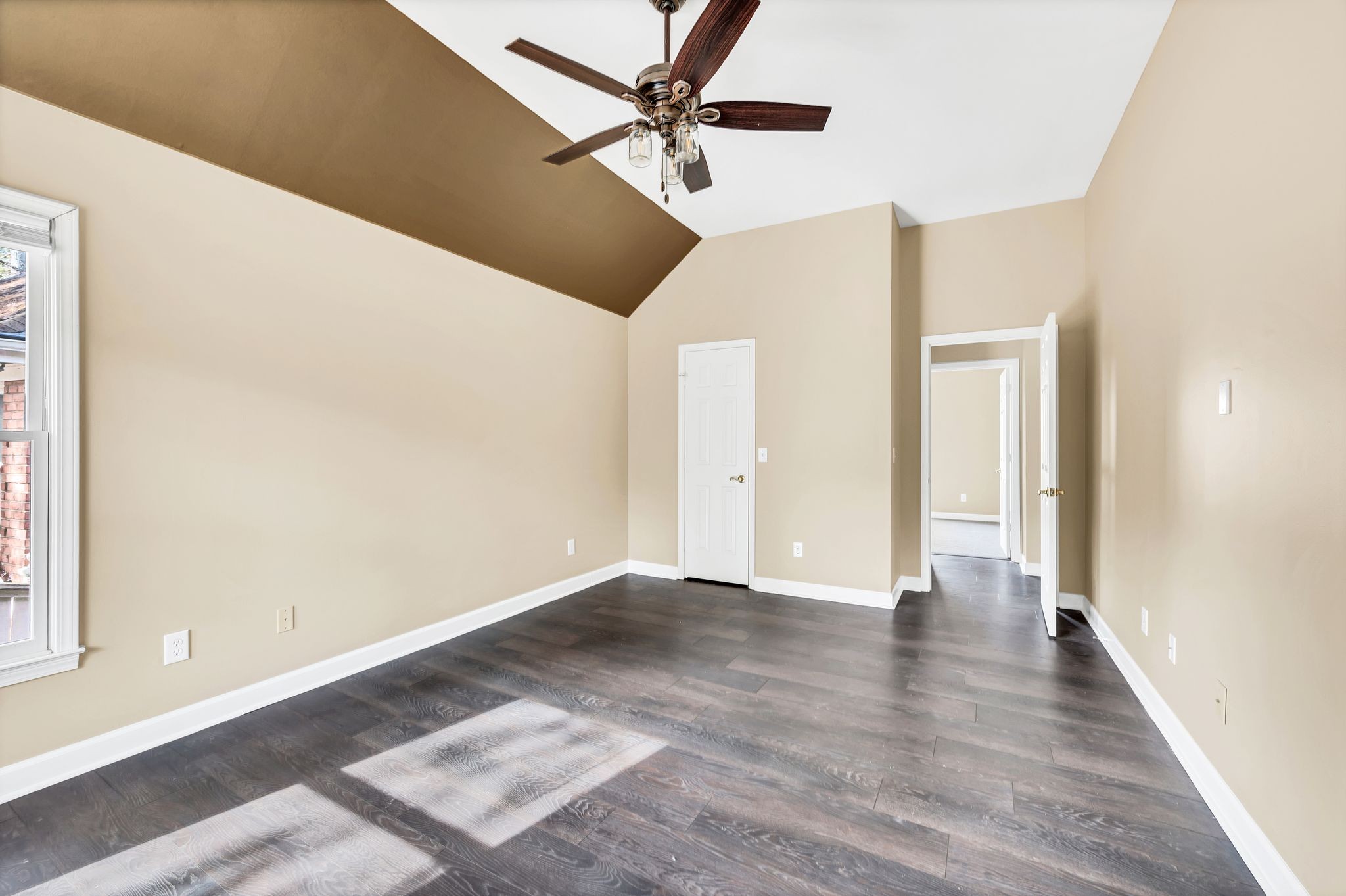 Nashville, Tennessee 37214, United States, 4 Bedrooms Bedrooms, ,3 BathroomsBathrooms,Residential,Active,35557