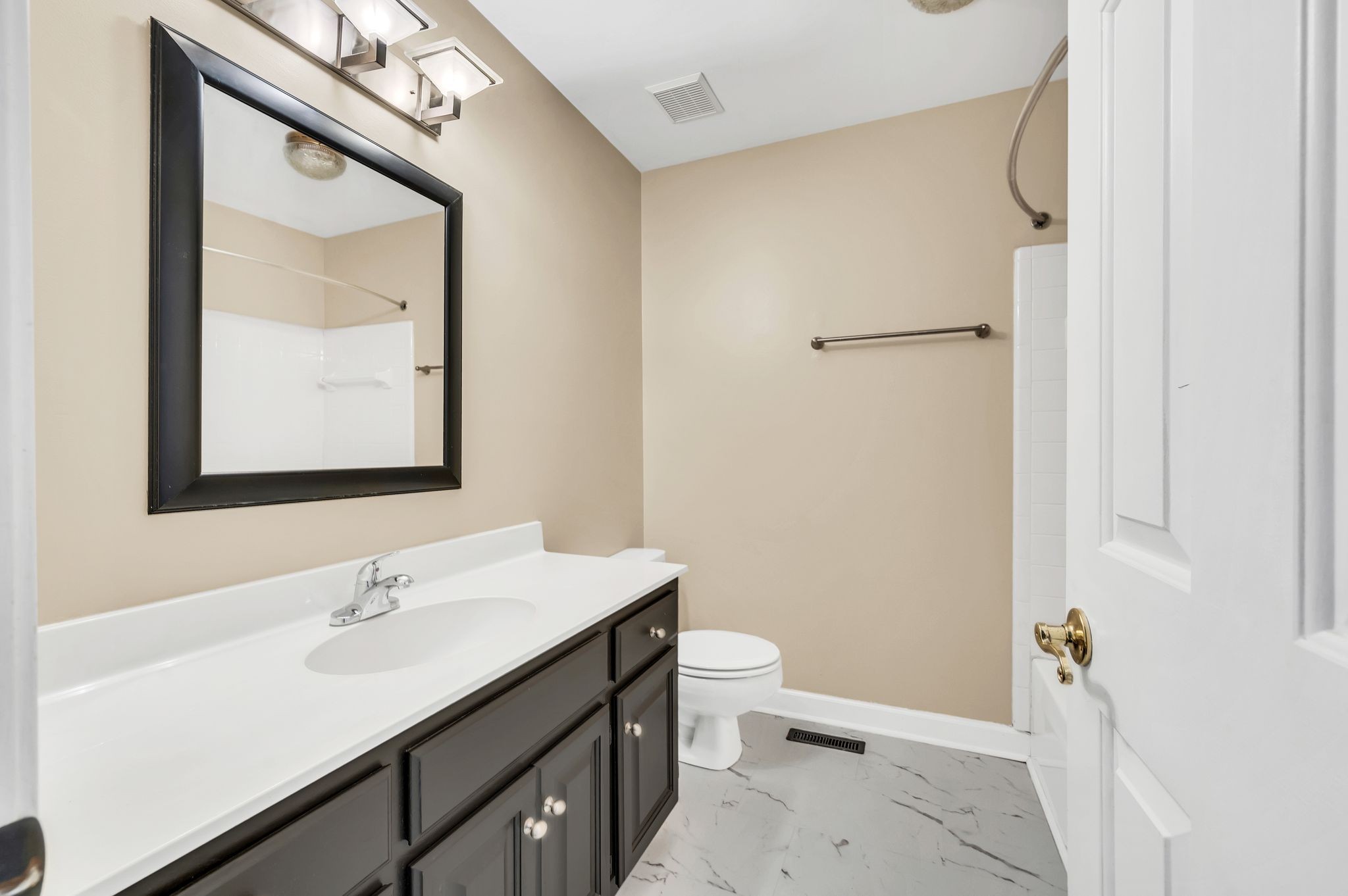 Nashville, Tennessee 37214, United States, 4 Bedrooms Bedrooms, ,3 BathroomsBathrooms,Residential,Active,35557