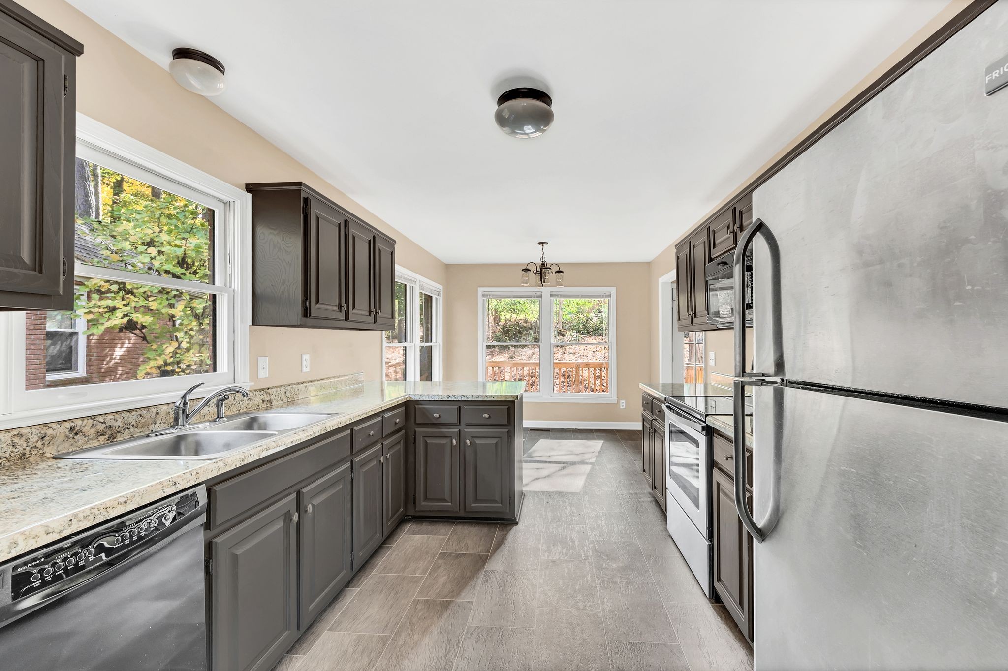 Nashville, Tennessee 37214, United States, 4 Bedrooms Bedrooms, ,3 BathroomsBathrooms,Residential,Active,35557