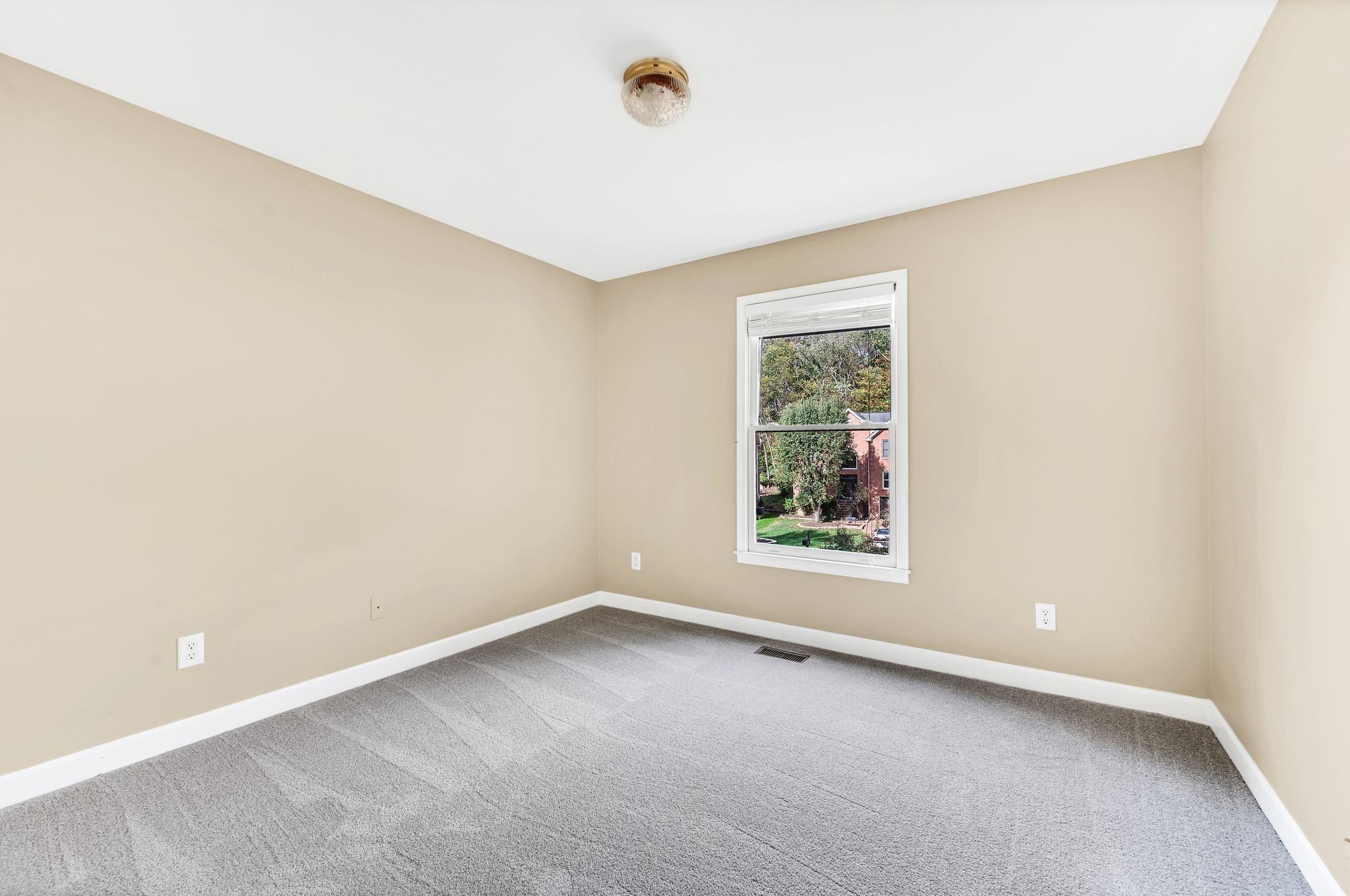 Nashville, Tennessee 37214, United States, 4 Bedrooms Bedrooms, ,3 BathroomsBathrooms,Residential,Active,35557