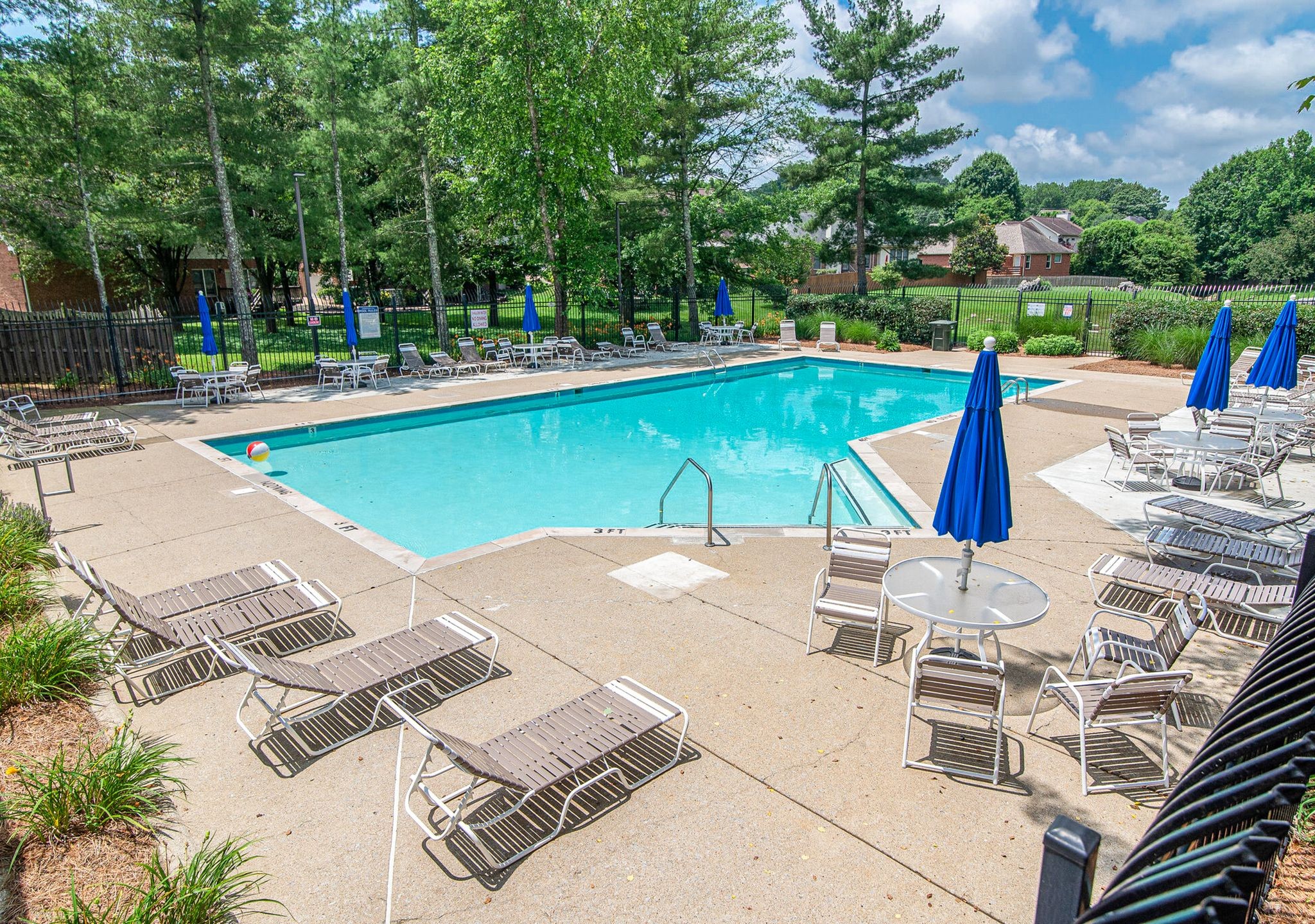 Nashville, Tennessee 37214, United States, 4 Bedrooms Bedrooms, ,3 BathroomsBathrooms,Residential,Active,35557