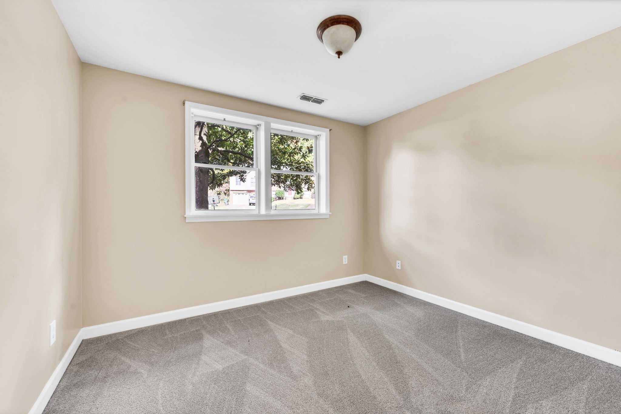 Nashville, Tennessee 37214, United States, 4 Bedrooms Bedrooms, ,3 BathroomsBathrooms,Residential,Active,35557