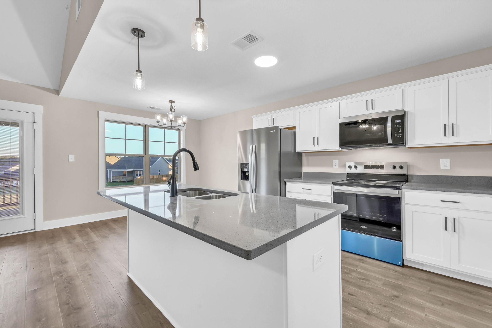 Clarksville, Tennessee 37040, United States, 3 Bedrooms Bedrooms, ,2 BathroomsBathrooms,Residential,Active,196532