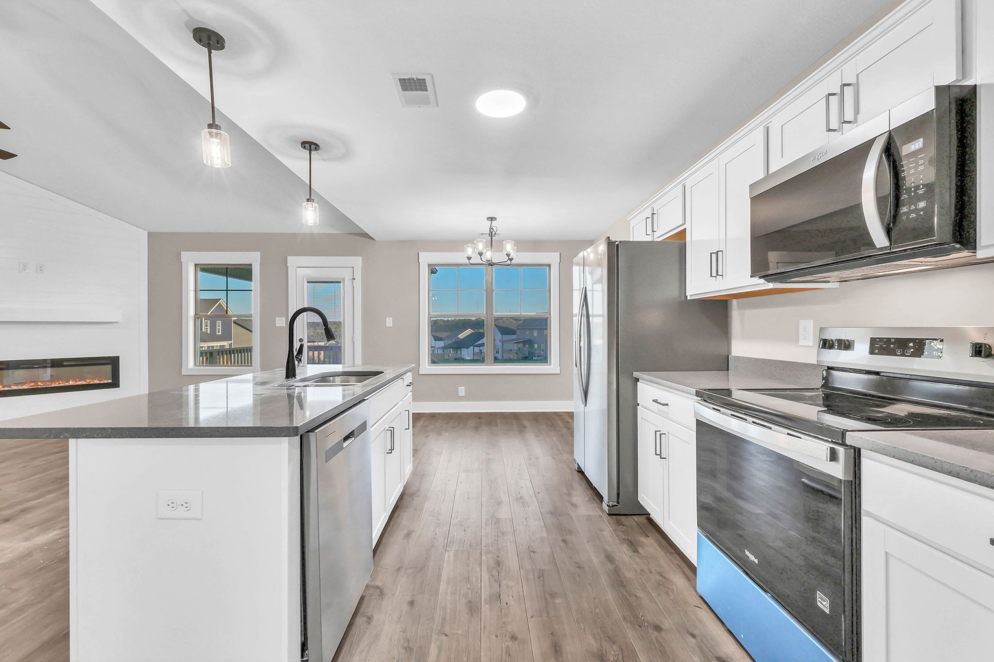 Clarksville, Tennessee 37040, United States, 3 Bedrooms Bedrooms, ,2 BathroomsBathrooms,Residential,Active,196532