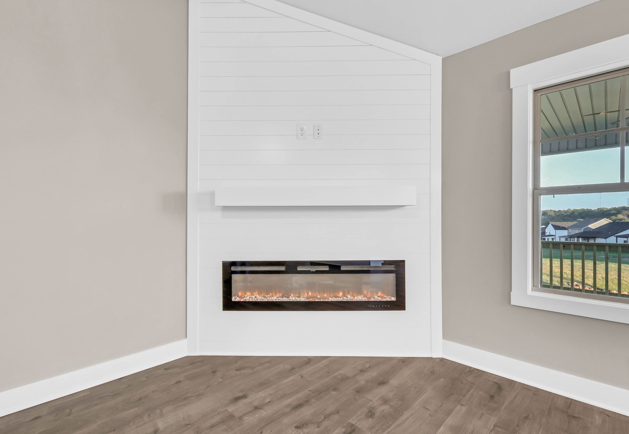 Clarksville, Tennessee 37040, United States, 3 Bedrooms Bedrooms, ,2 BathroomsBathrooms,Residential,Active,196532