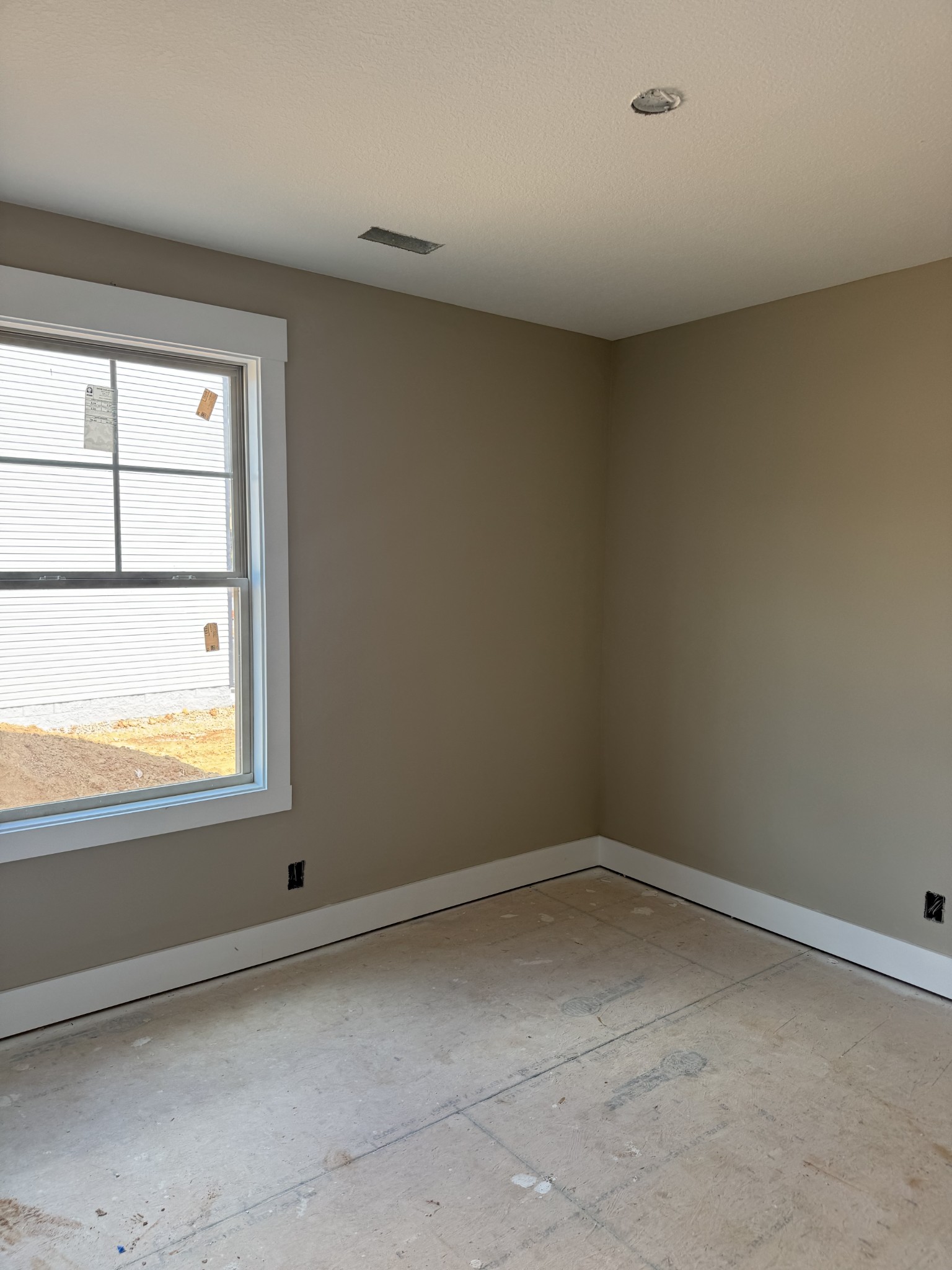 Clarksville, Tennessee 37040, United States, 3 Bedrooms Bedrooms, ,2 BathroomsBathrooms,Residential,Active,196532