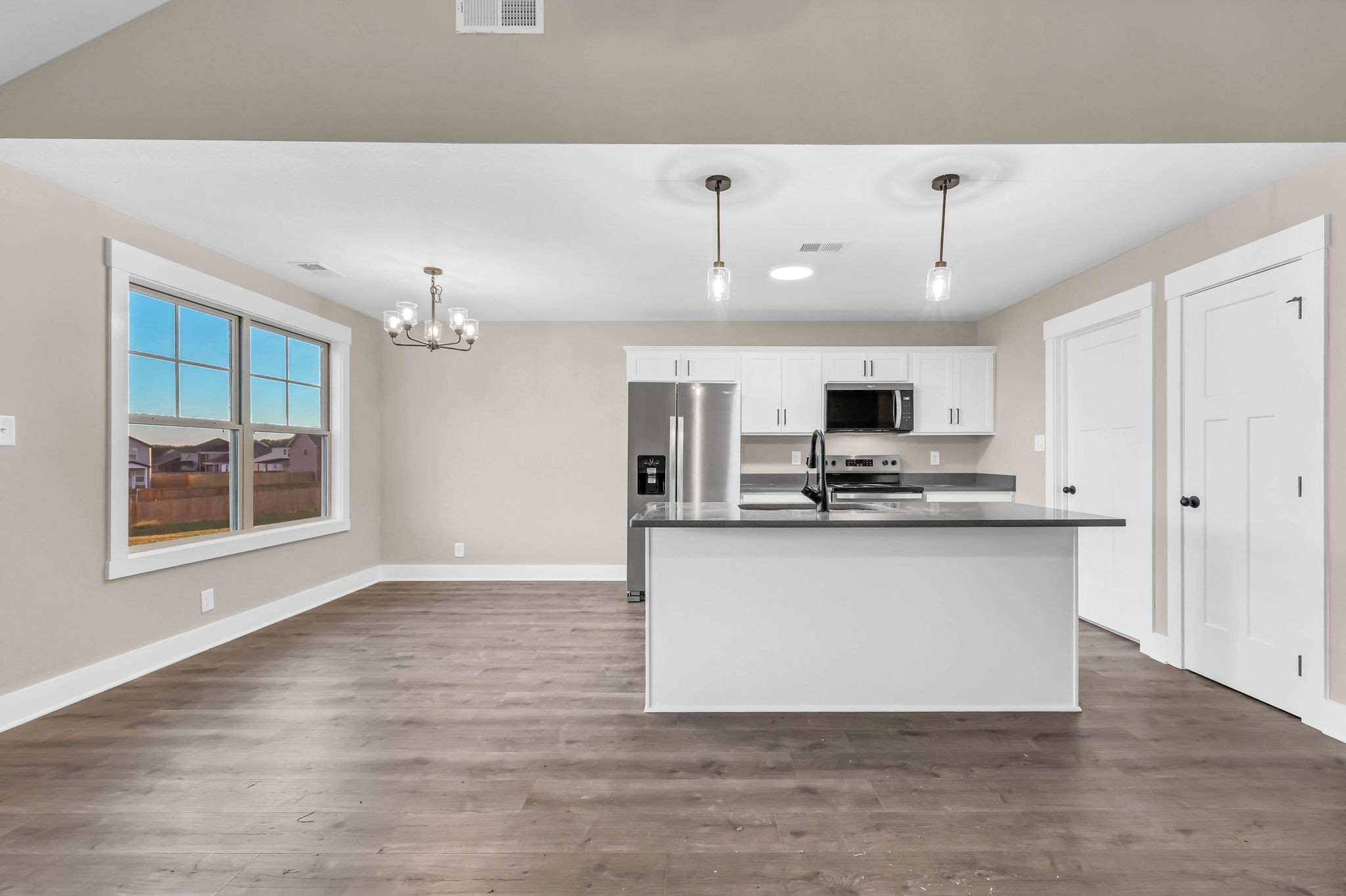 Clarksville, Tennessee 37040, United States, 3 Bedrooms Bedrooms, ,2 BathroomsBathrooms,Residential,Active,196532