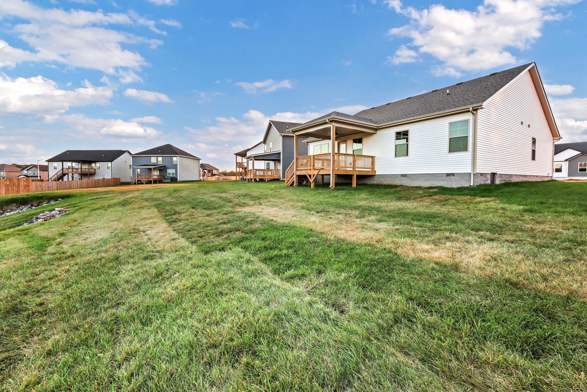 Clarksville, Tennessee 37040, United States, 3 Bedrooms Bedrooms, ,2 BathroomsBathrooms,Residential,Active,196532