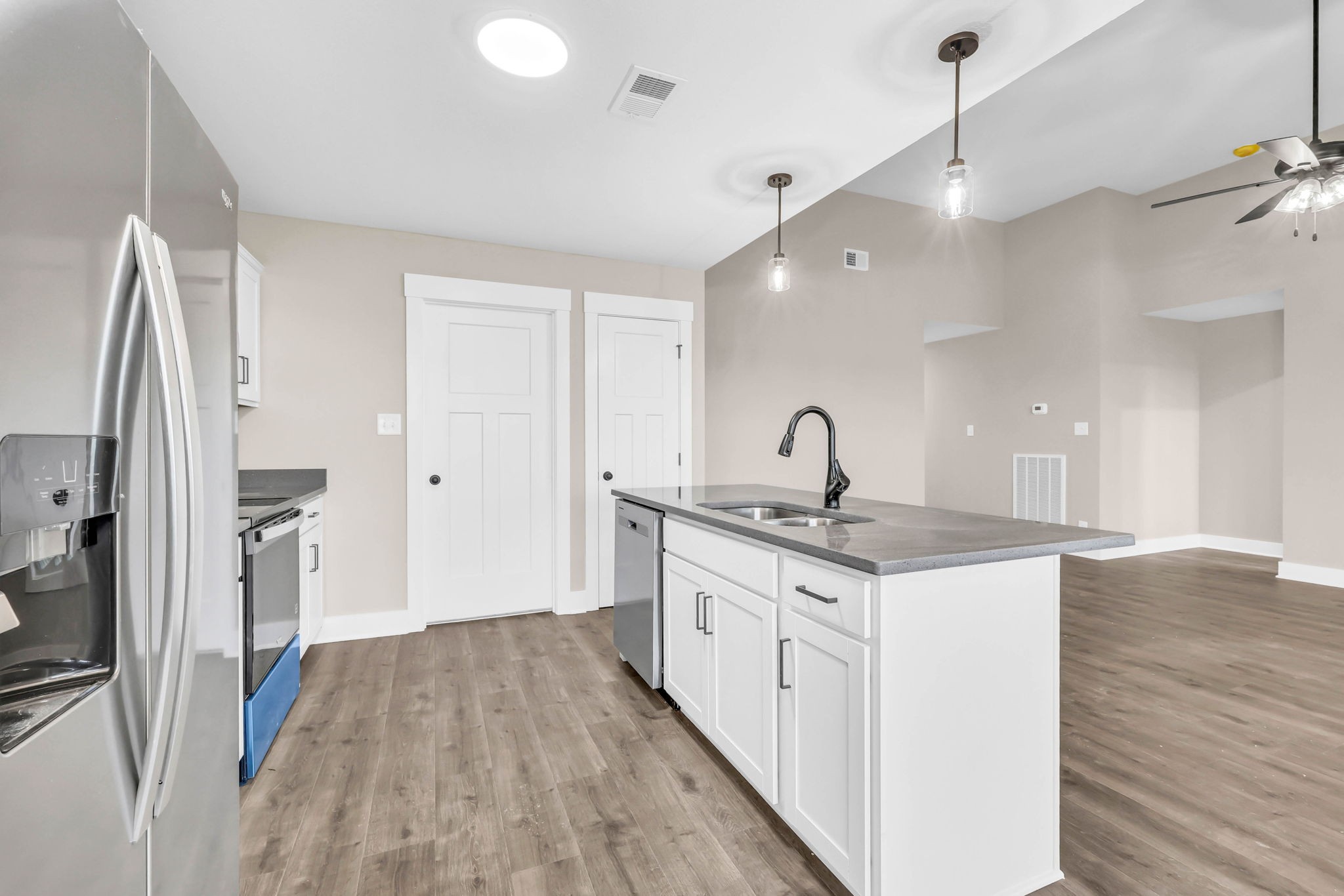 Clarksville, Tennessee 37040, United States, 3 Bedrooms Bedrooms, ,2 BathroomsBathrooms,Residential,Active,196532