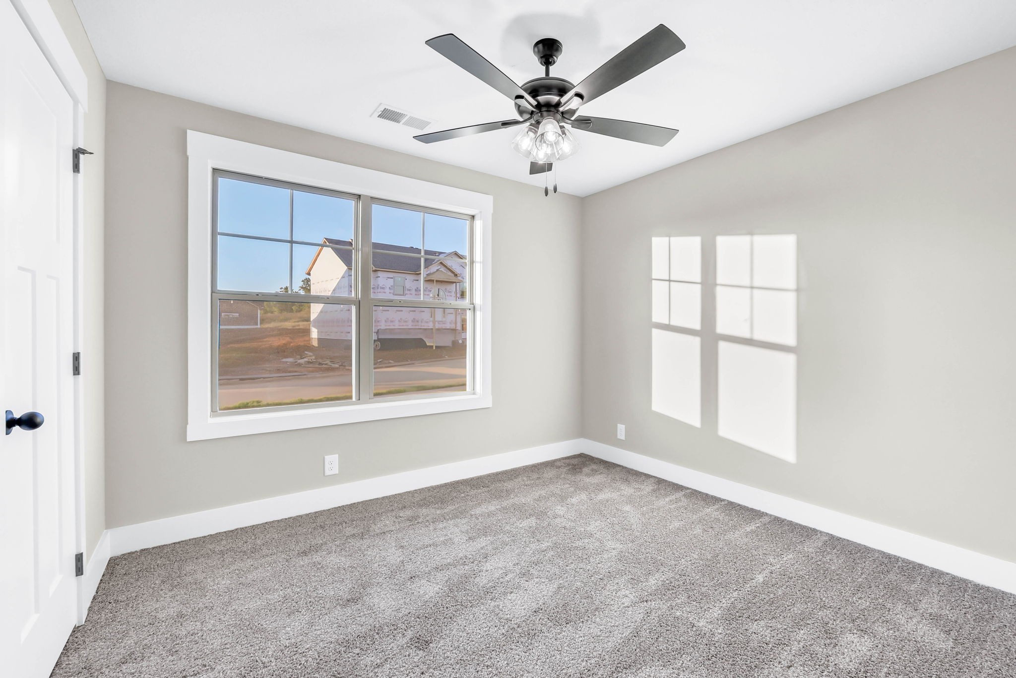 Clarksville, Tennessee 37040, United States, 3 Bedrooms Bedrooms, ,2 BathroomsBathrooms,Residential,Active,196532