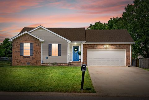 2413 Egret Dr Clarksville TN 37042