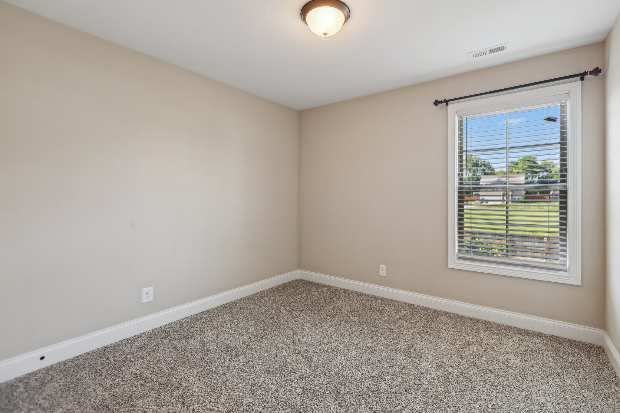 Clarksville, Tennessee 37043, United States, 4 Bedrooms Bedrooms, ,3 BathroomsBathrooms,Residential,Active,139310