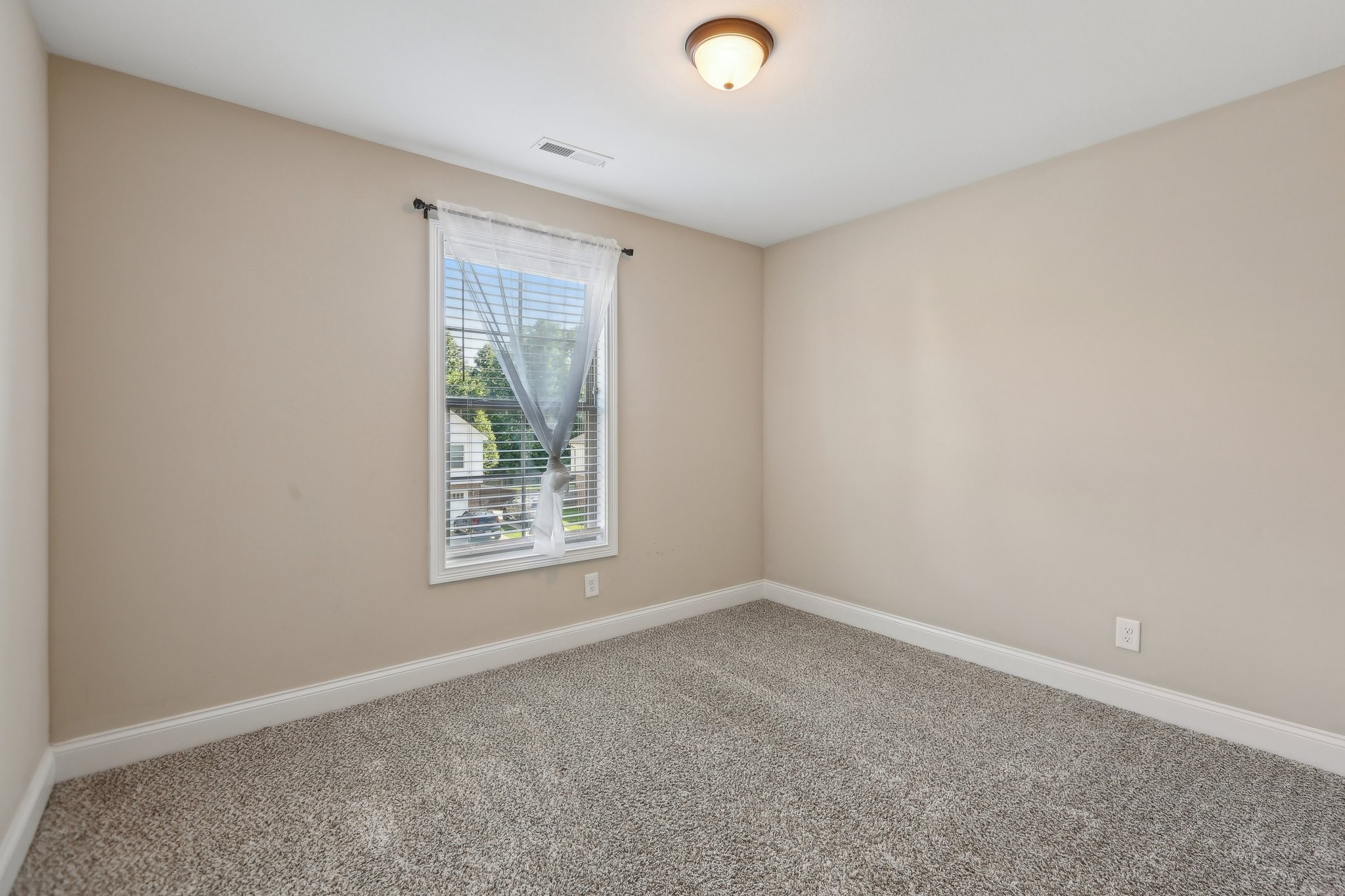 Clarksville, Tennessee 37043, United States, 4 Bedrooms Bedrooms, ,3 BathroomsBathrooms,Residential,Active,139310