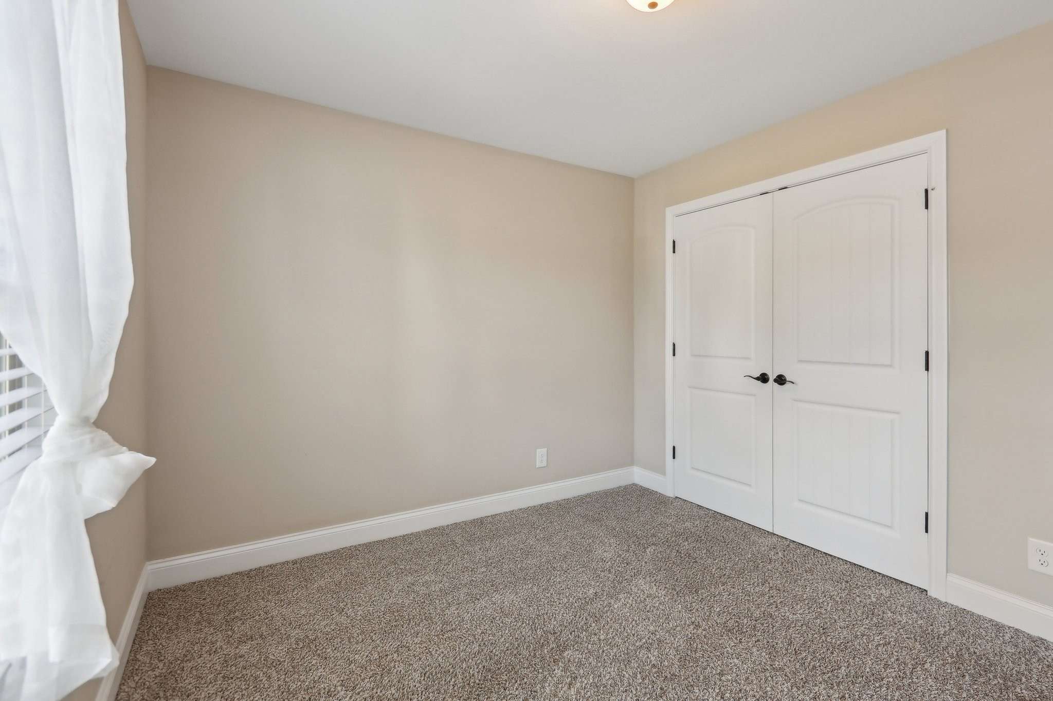 Clarksville, Tennessee 37043, United States, 4 Bedrooms Bedrooms, ,3 BathroomsBathrooms,Residential,Active,139310