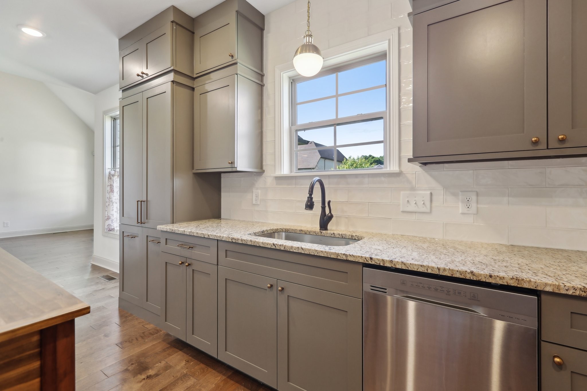 Clarksville, Tennessee 37043, United States, 4 Bedrooms Bedrooms, ,3 BathroomsBathrooms,Residential,Active,139310