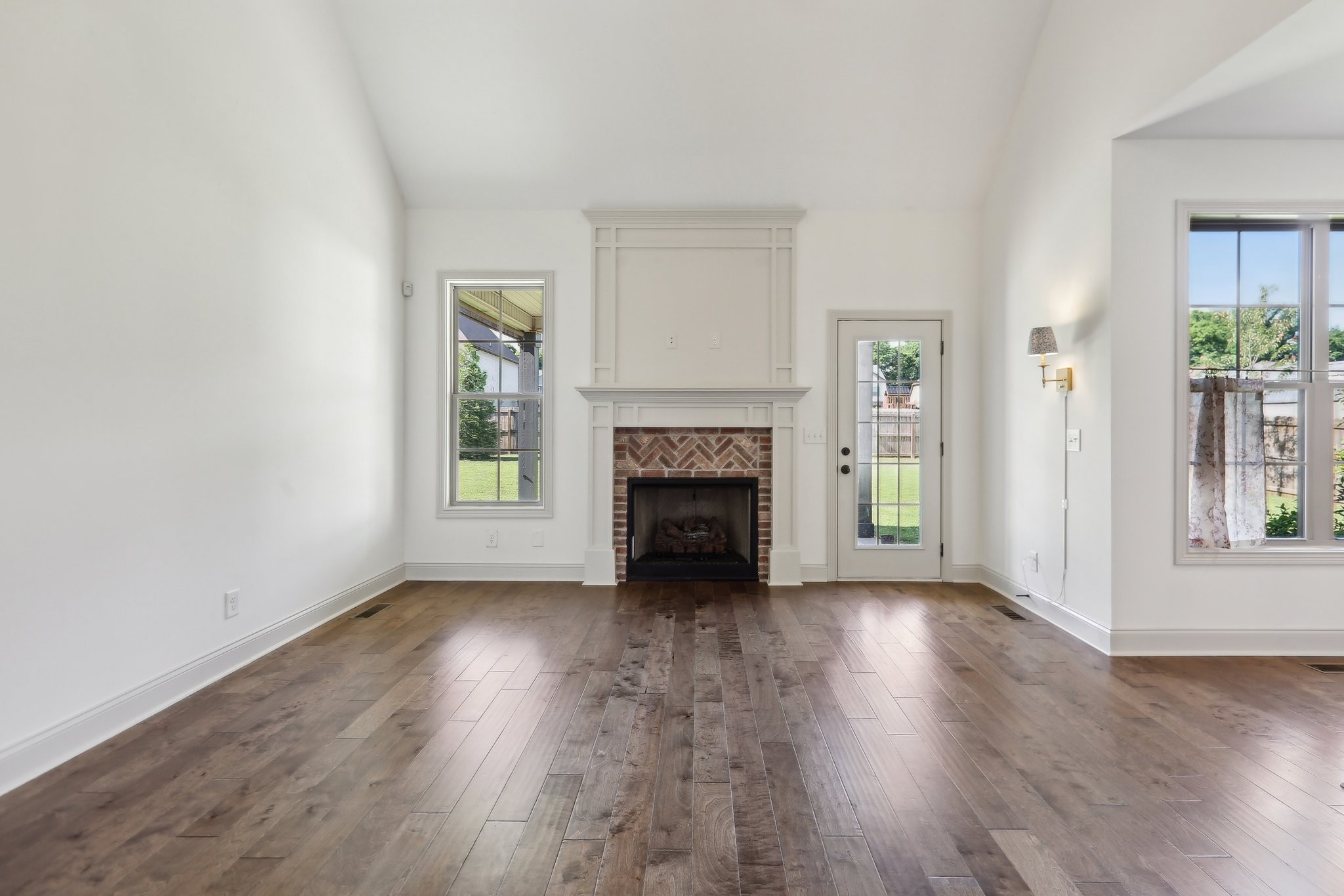 Clarksville, Tennessee 37043, United States, 4 Bedrooms Bedrooms, ,3 BathroomsBathrooms,Residential,Active,139310