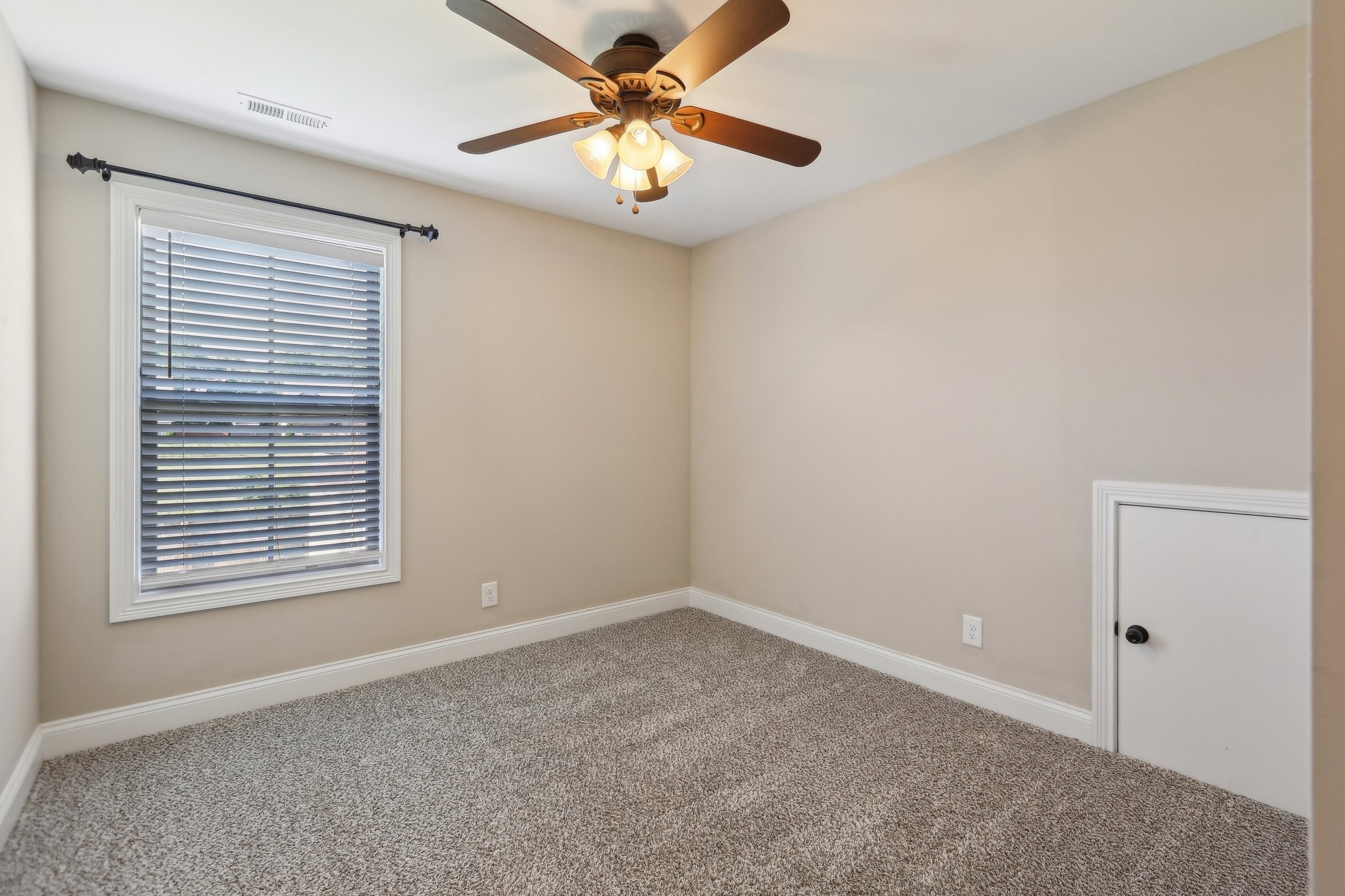 Clarksville, Tennessee 37043, United States, 4 Bedrooms Bedrooms, ,3 BathroomsBathrooms,Residential,Active,139310