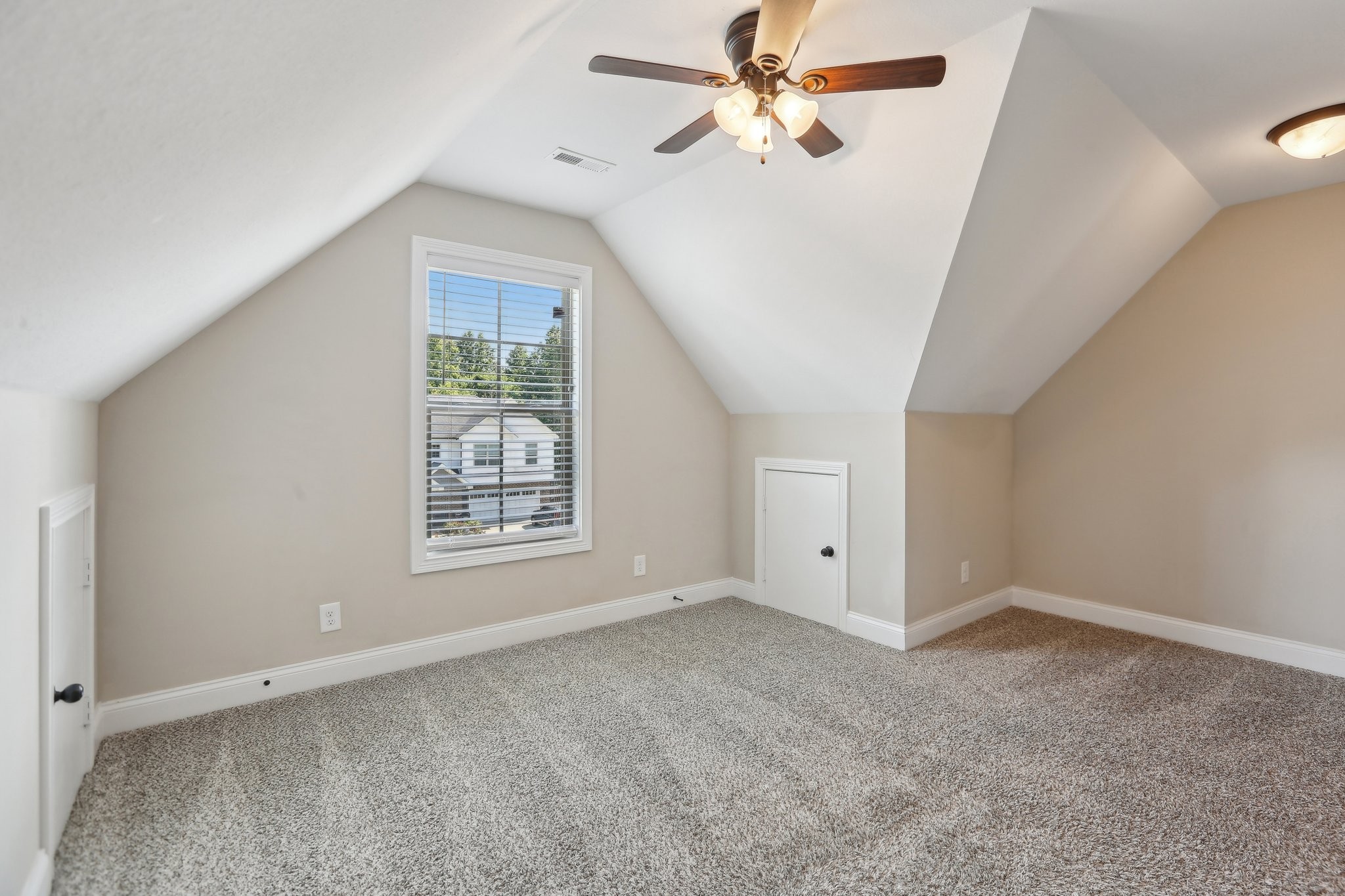 Clarksville, Tennessee 37043, United States, 4 Bedrooms Bedrooms, ,3 BathroomsBathrooms,Residential,Active,139310