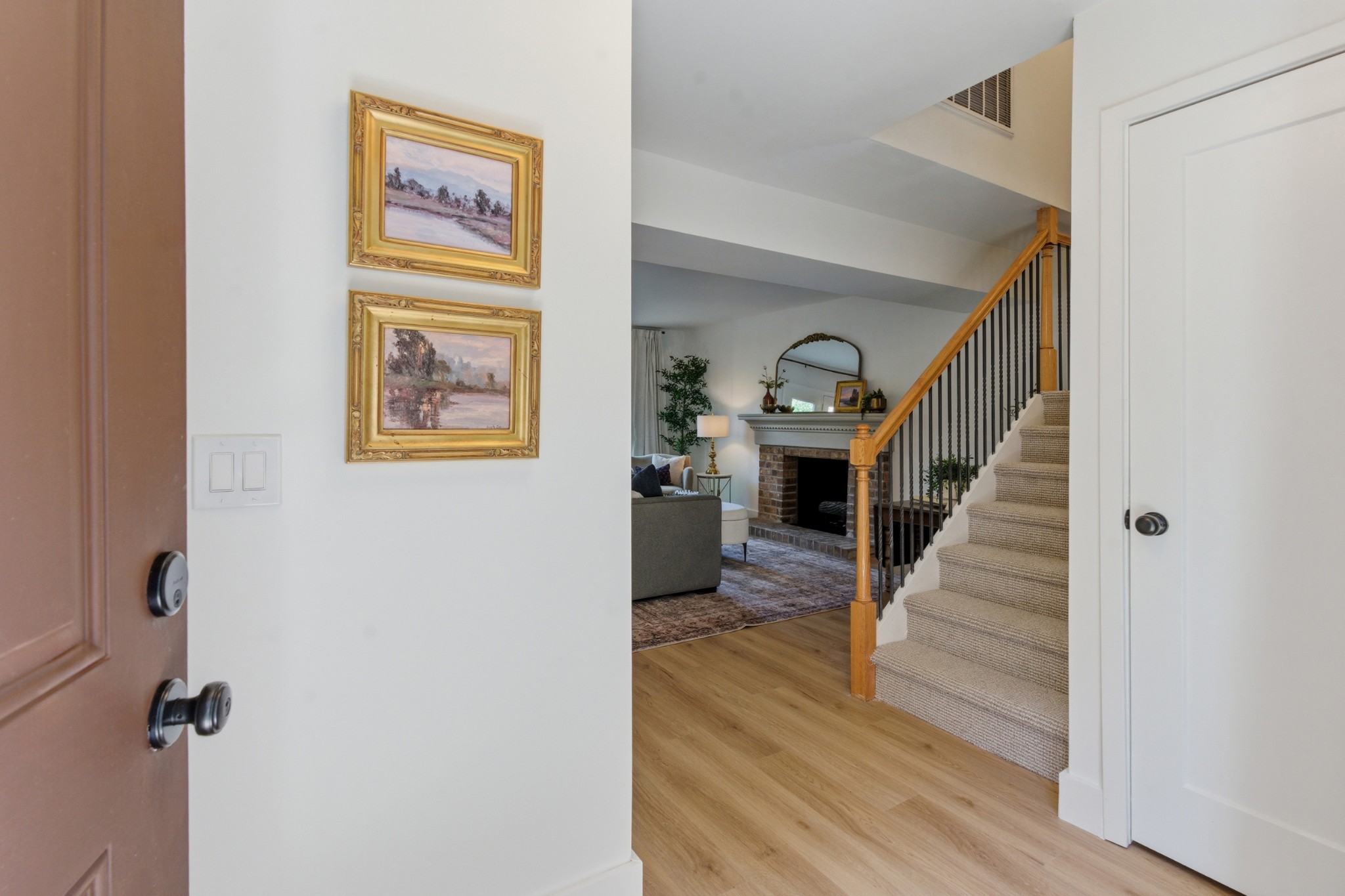 2116 Hobbs Rd L8