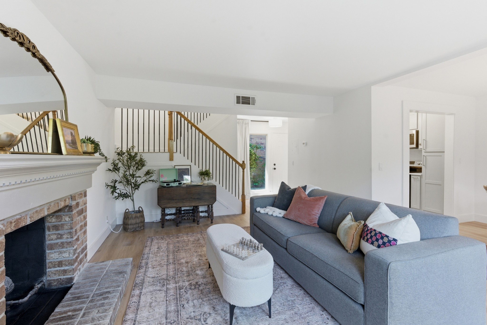 2116 Hobbs Rd L8