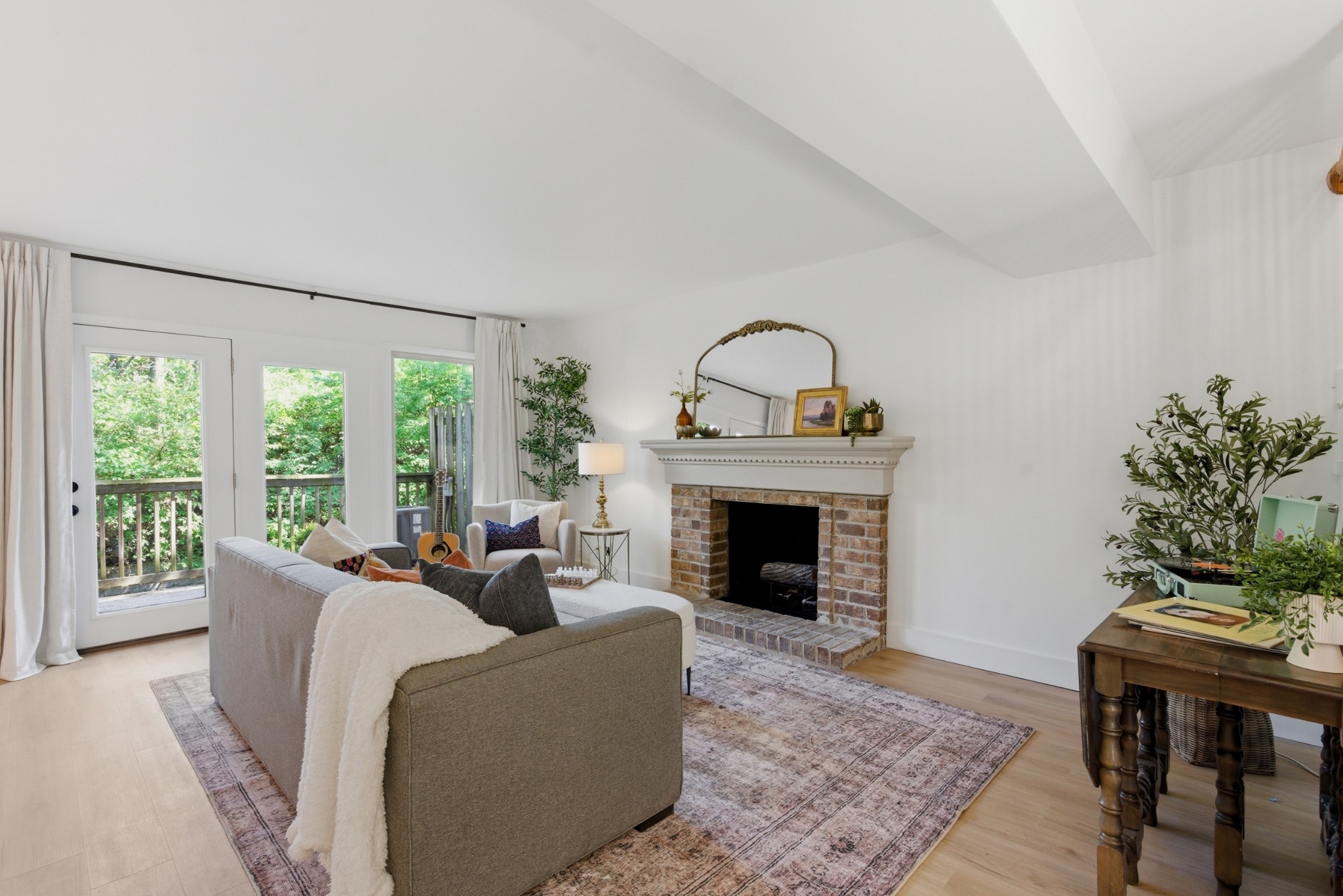 2116 Hobbs Rd L8