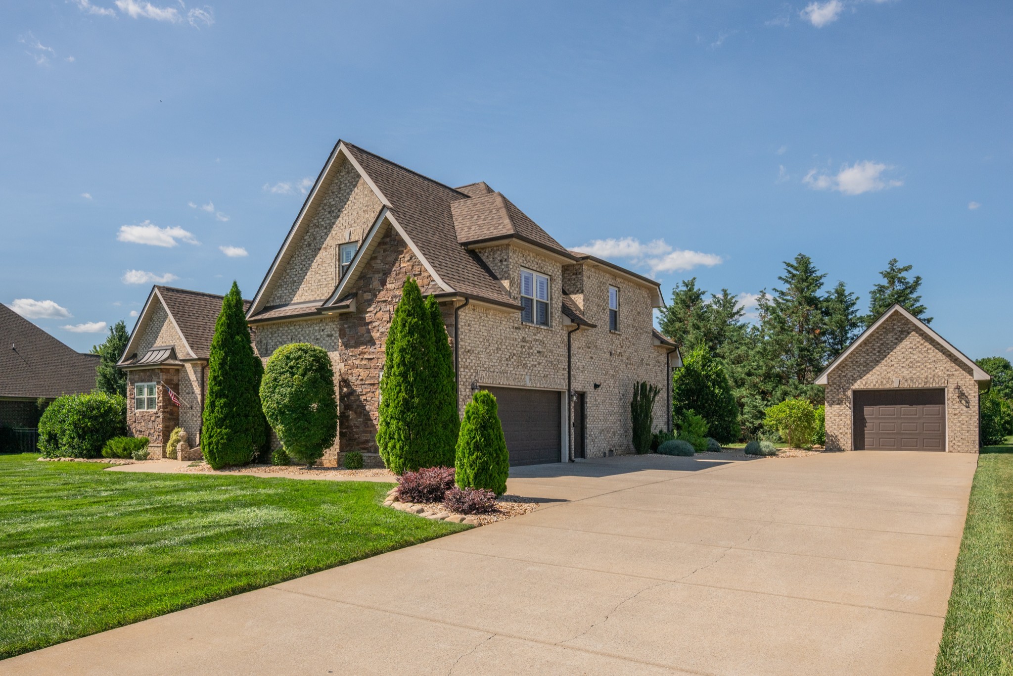 3126 Robinwood Dr