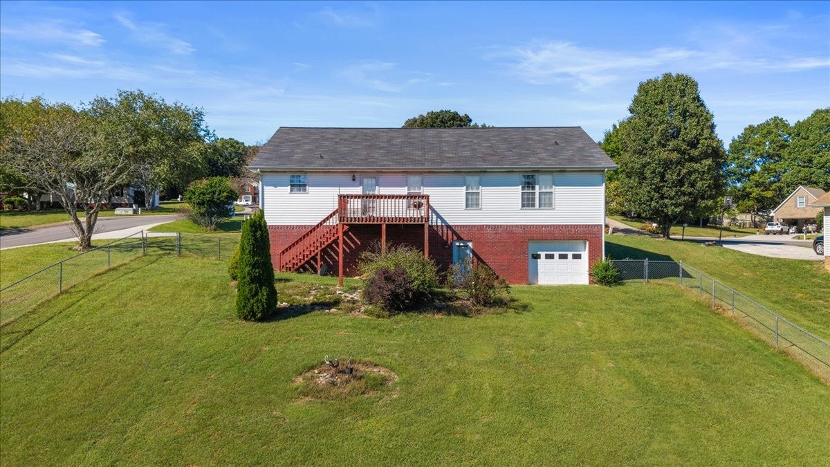 106 Craven Ln NE