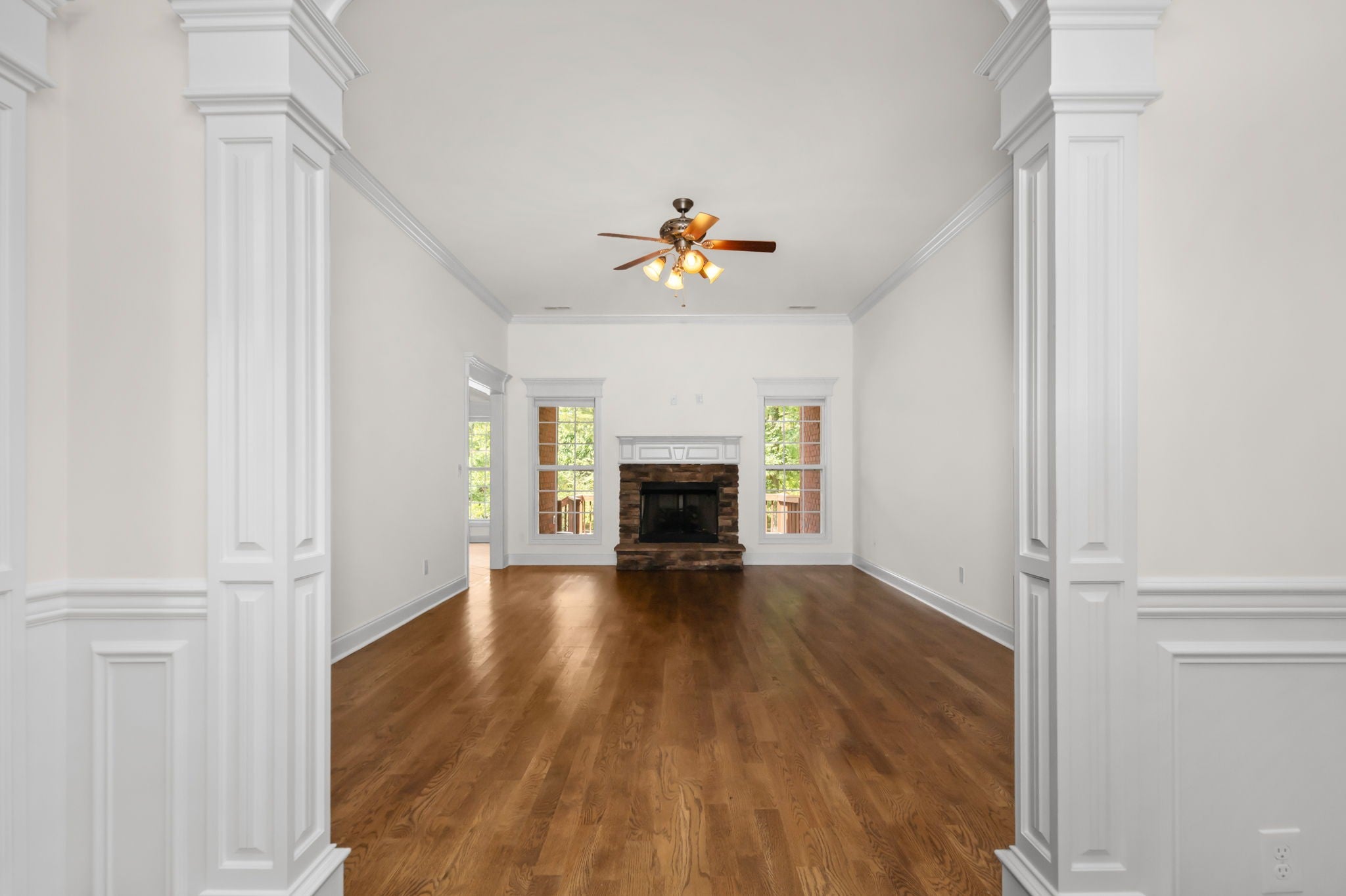 720 Twin View Dr