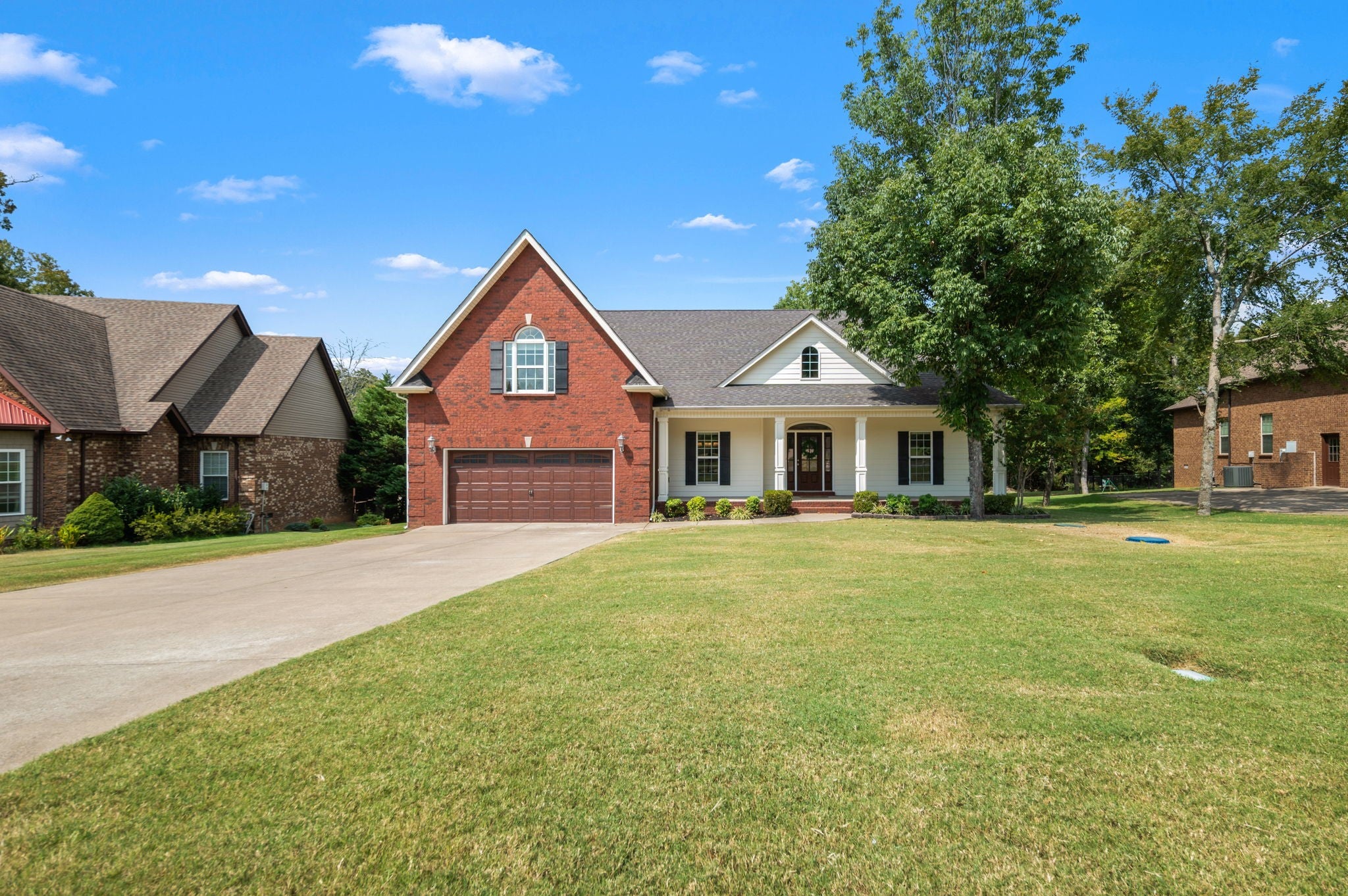 720 Twin View Dr
