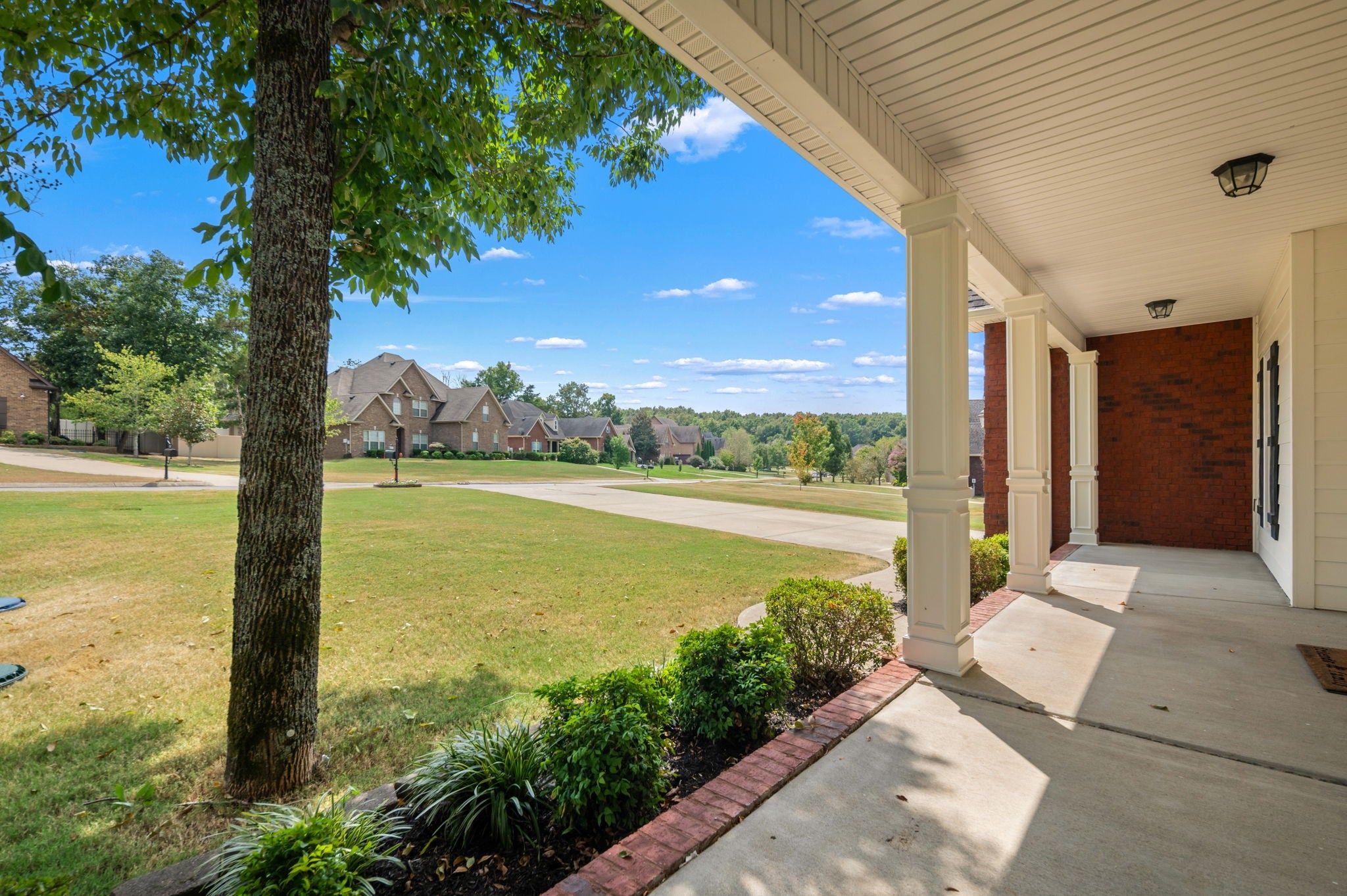 720 Twin View Dr