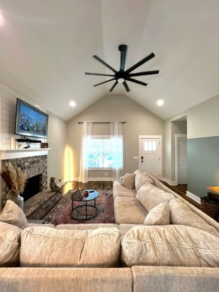 204 Julia Ann Ct