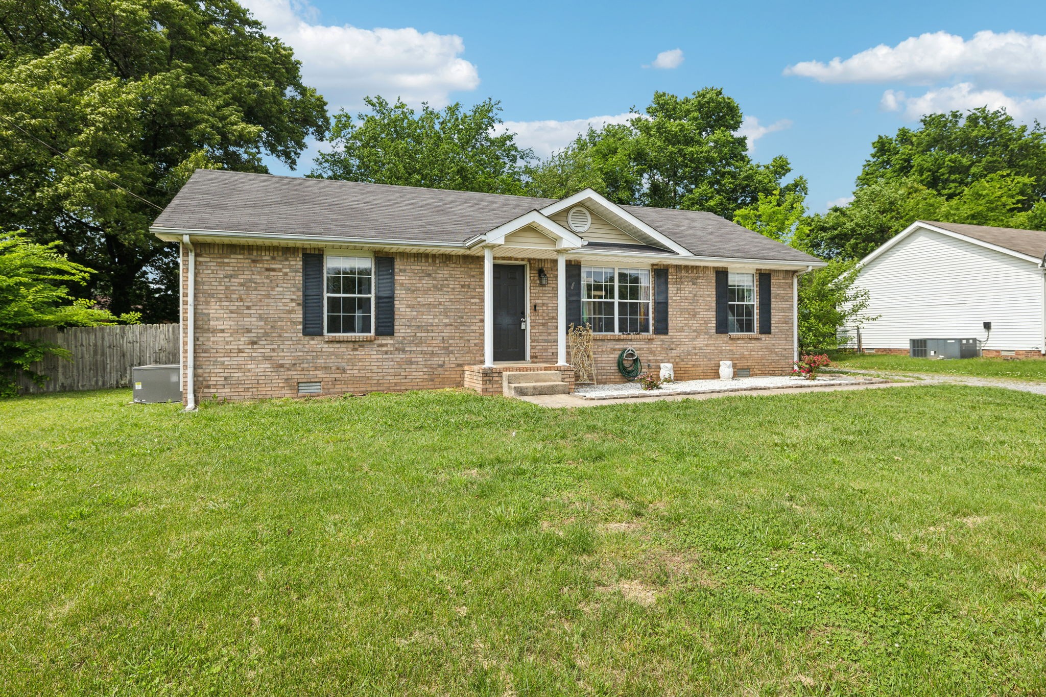 583 Oakmont Dr