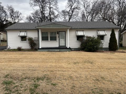 1923 Woodmont Dr Columbia TN 38401