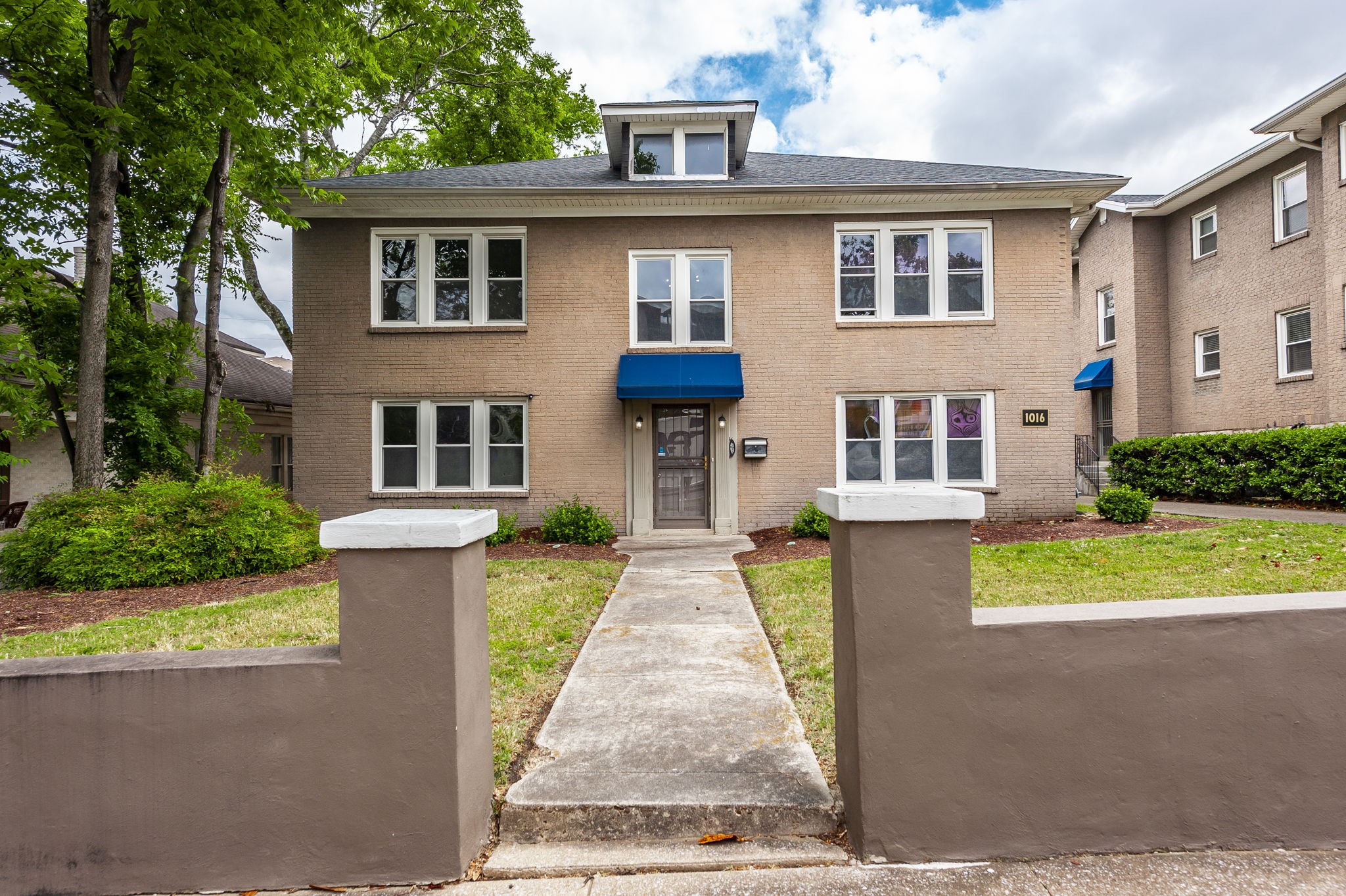 listing at 1016 17th Ave S, Nashville
