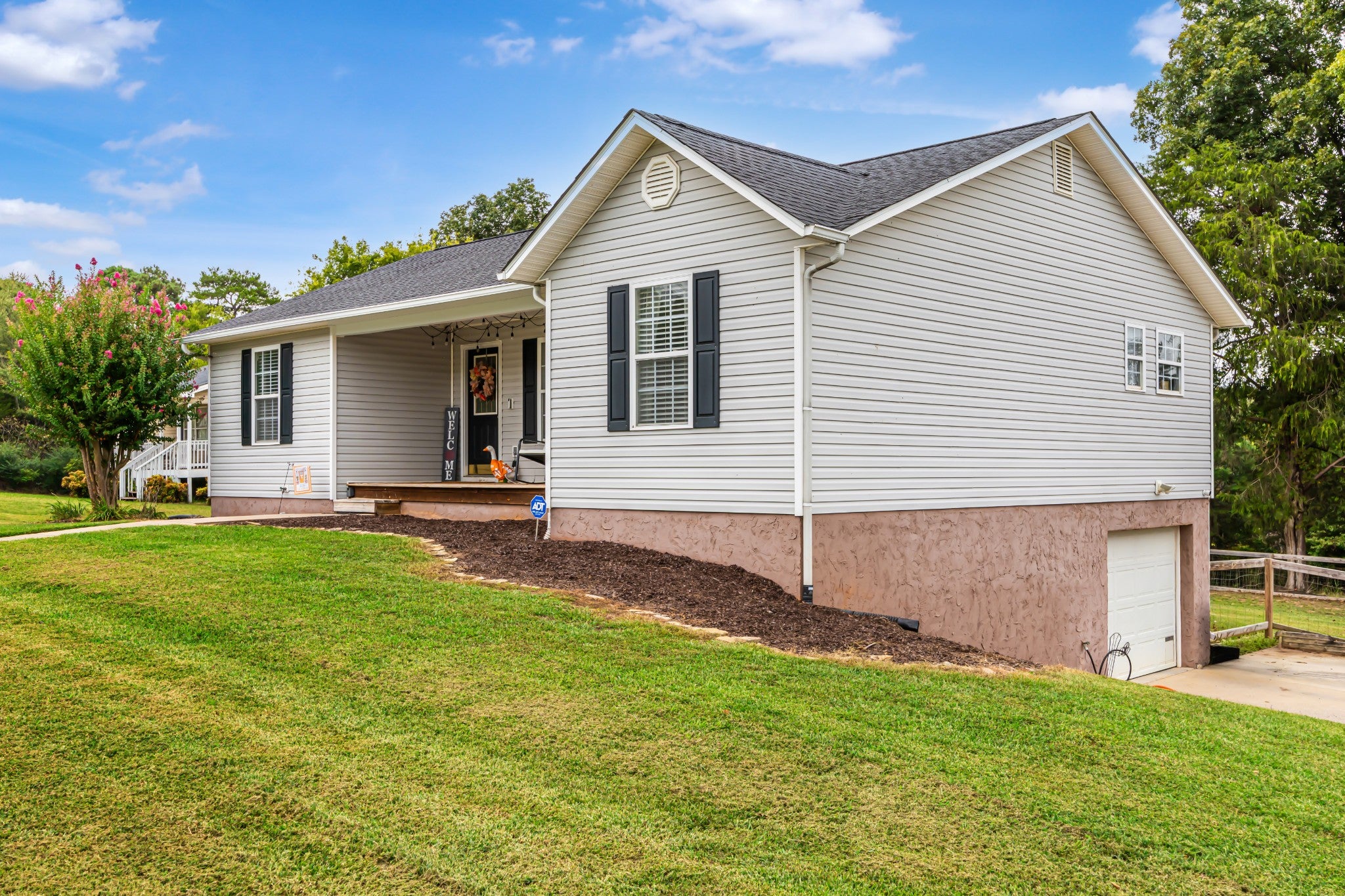 131 Hollow View Dr SE