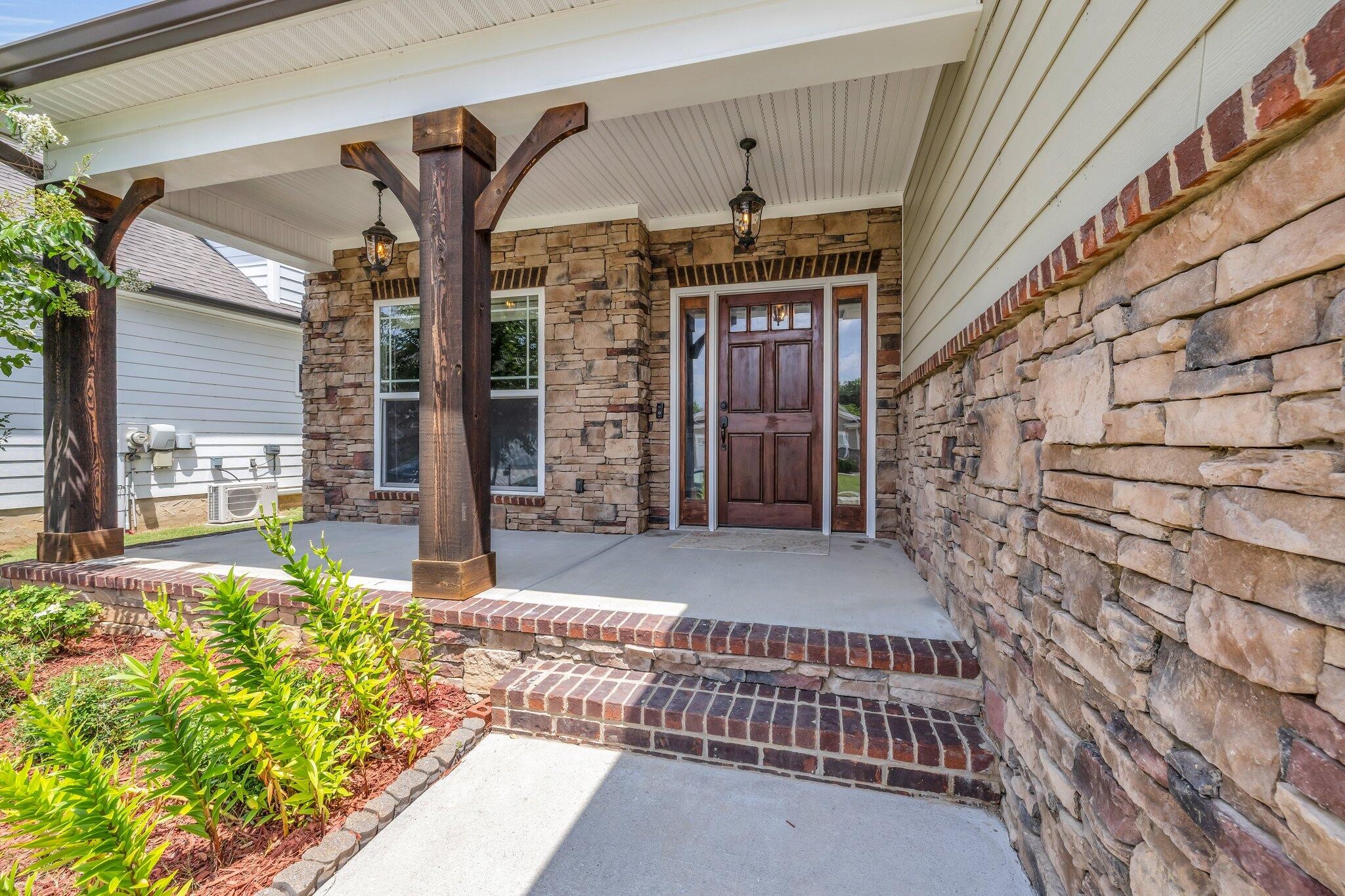 5644 Bungalow Circle