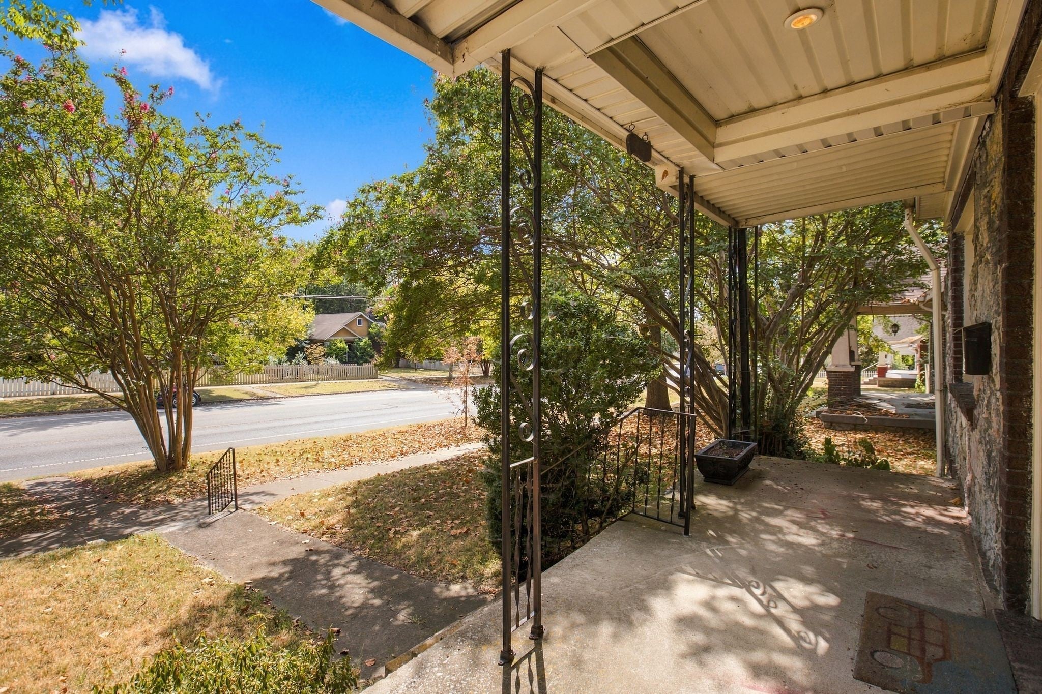 3-bed home for sale in Nashville, TN 37206, 711 Shelby Ave 711 Shelby Ave, Nashville TN 37206 3-bed home, photo 3 of 31