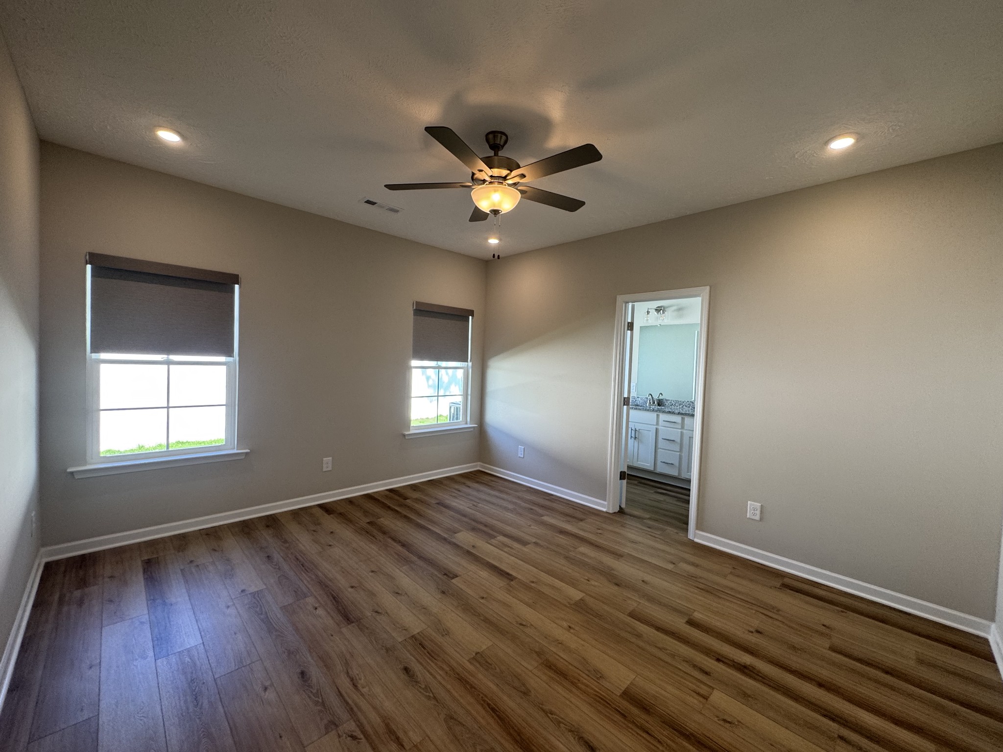 27 Laurel View St