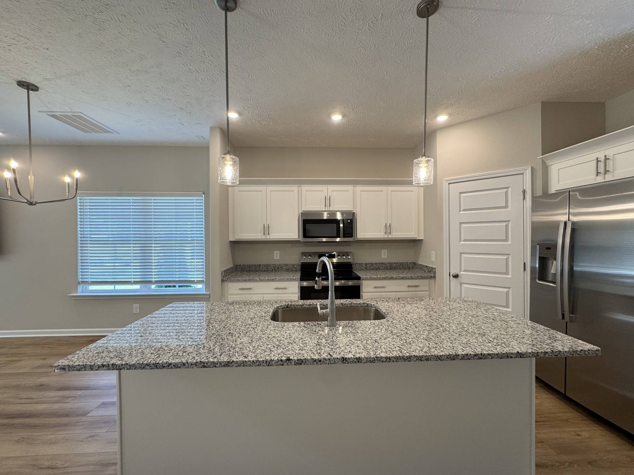 27 Laurel View St