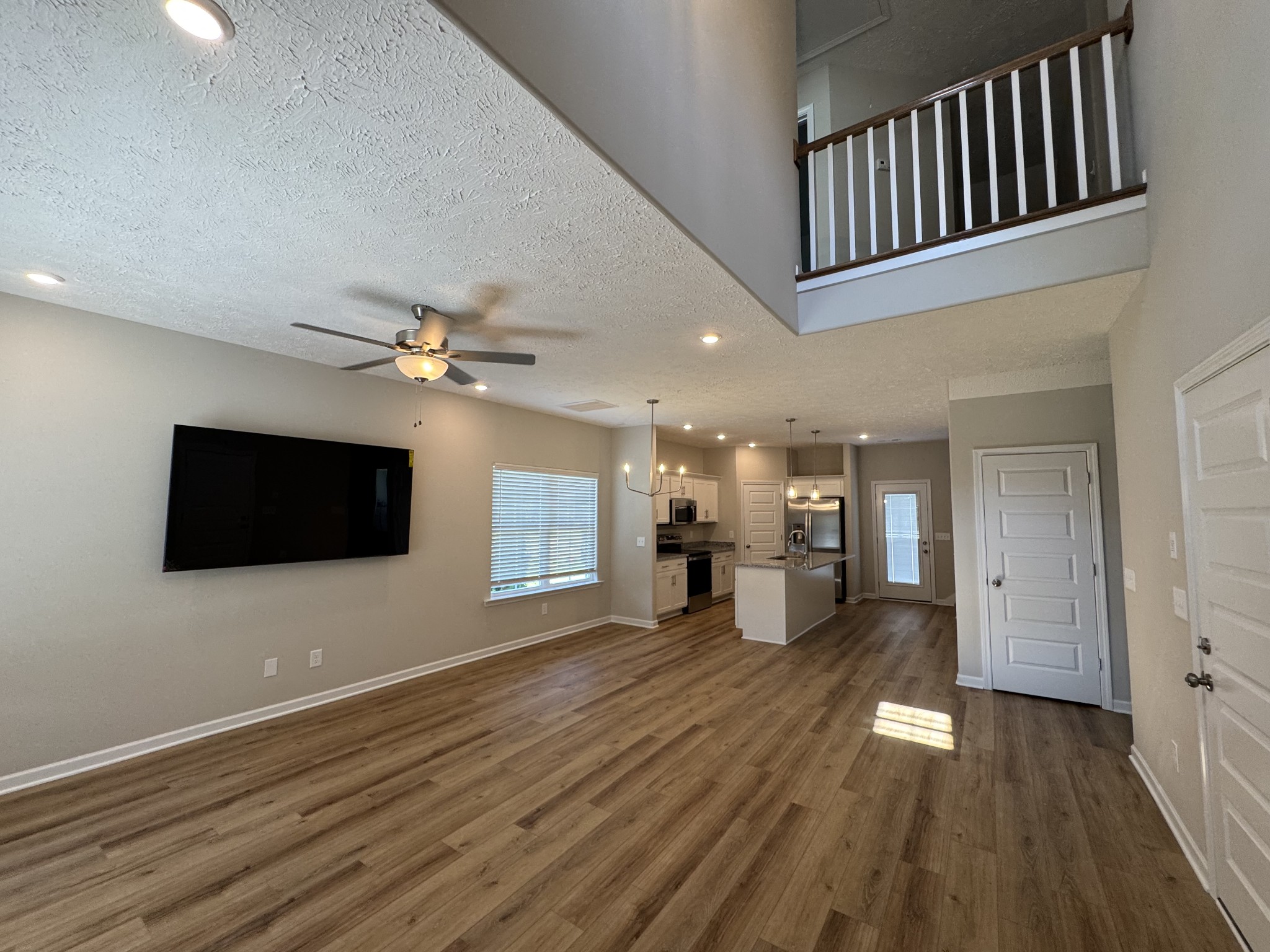 27 Laurel View St