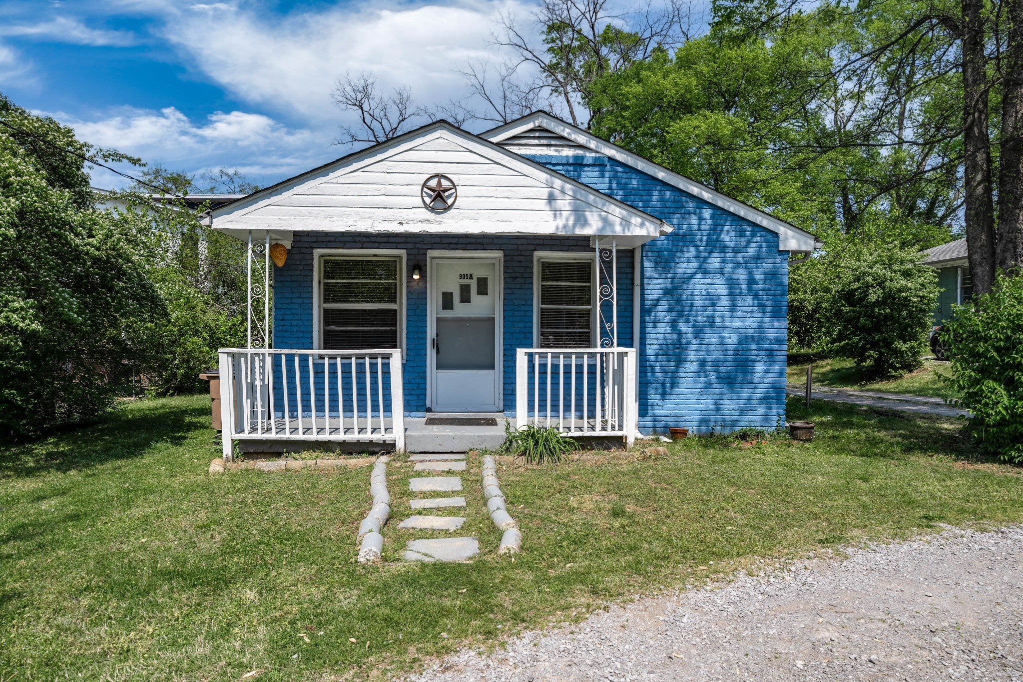 2.0-bed rental at 905 Thomas Ave A