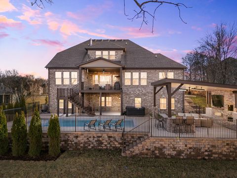 644 Five Oaks Blvd Lebanon TN 37087