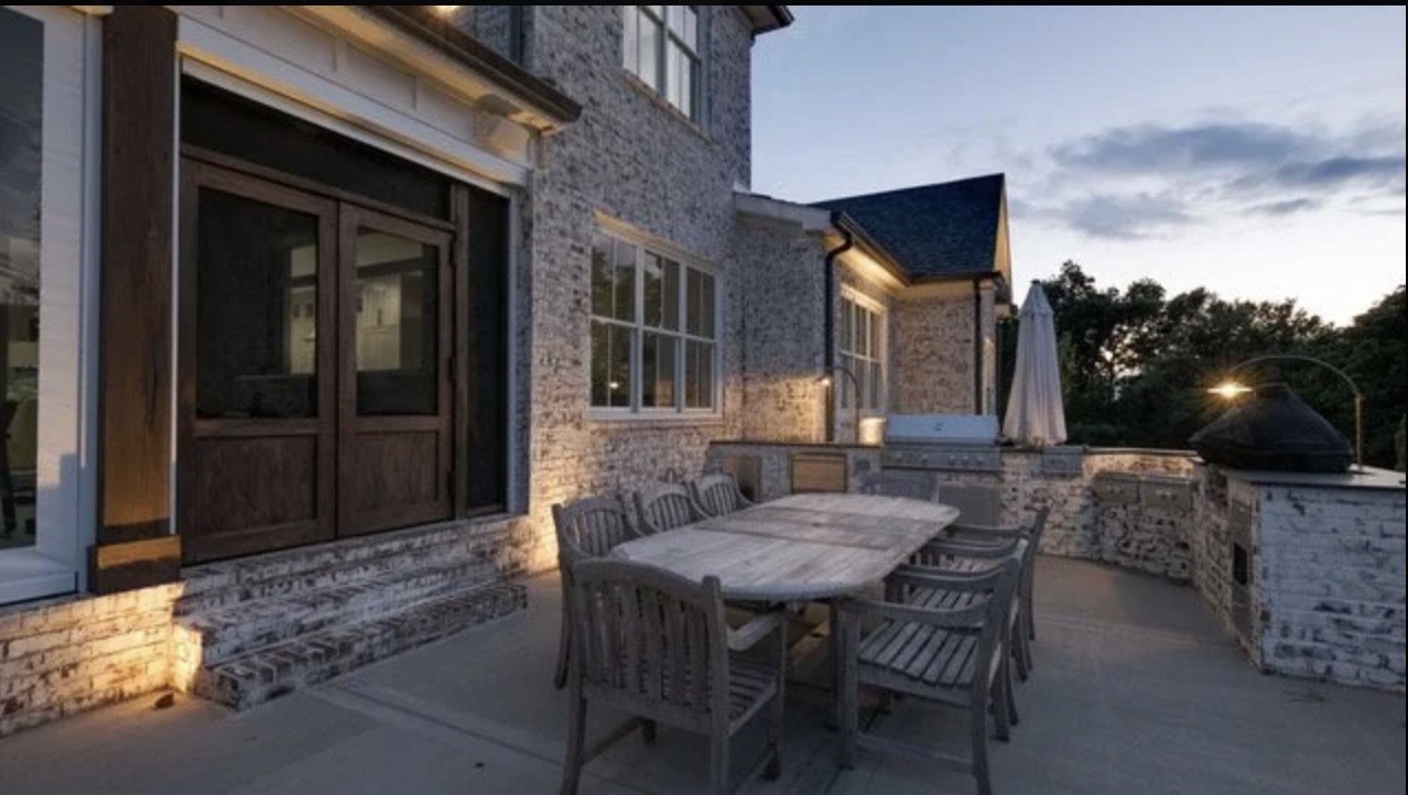 6815 Bizzell Howell Ln
