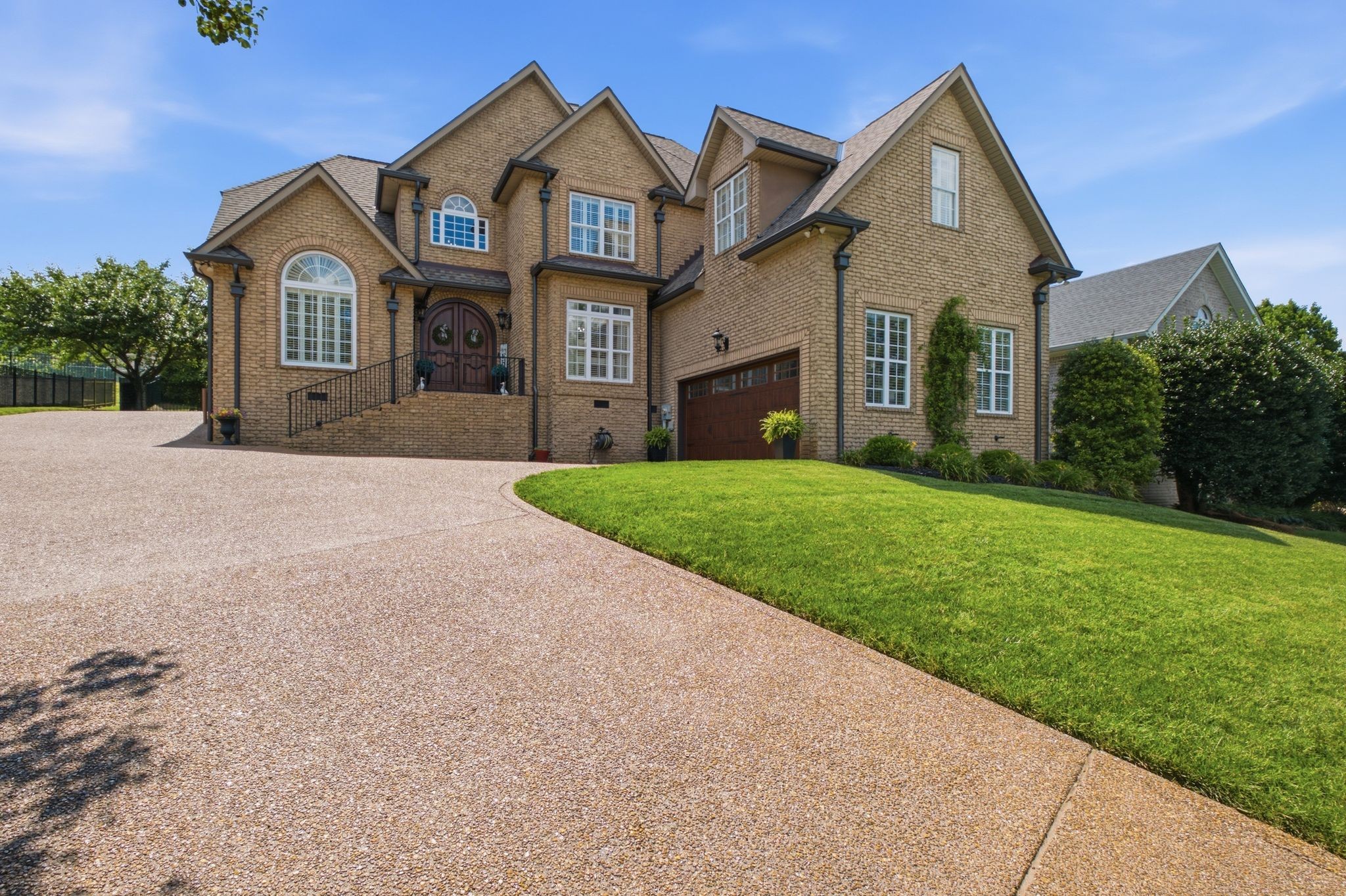 113 N Country Club Dr